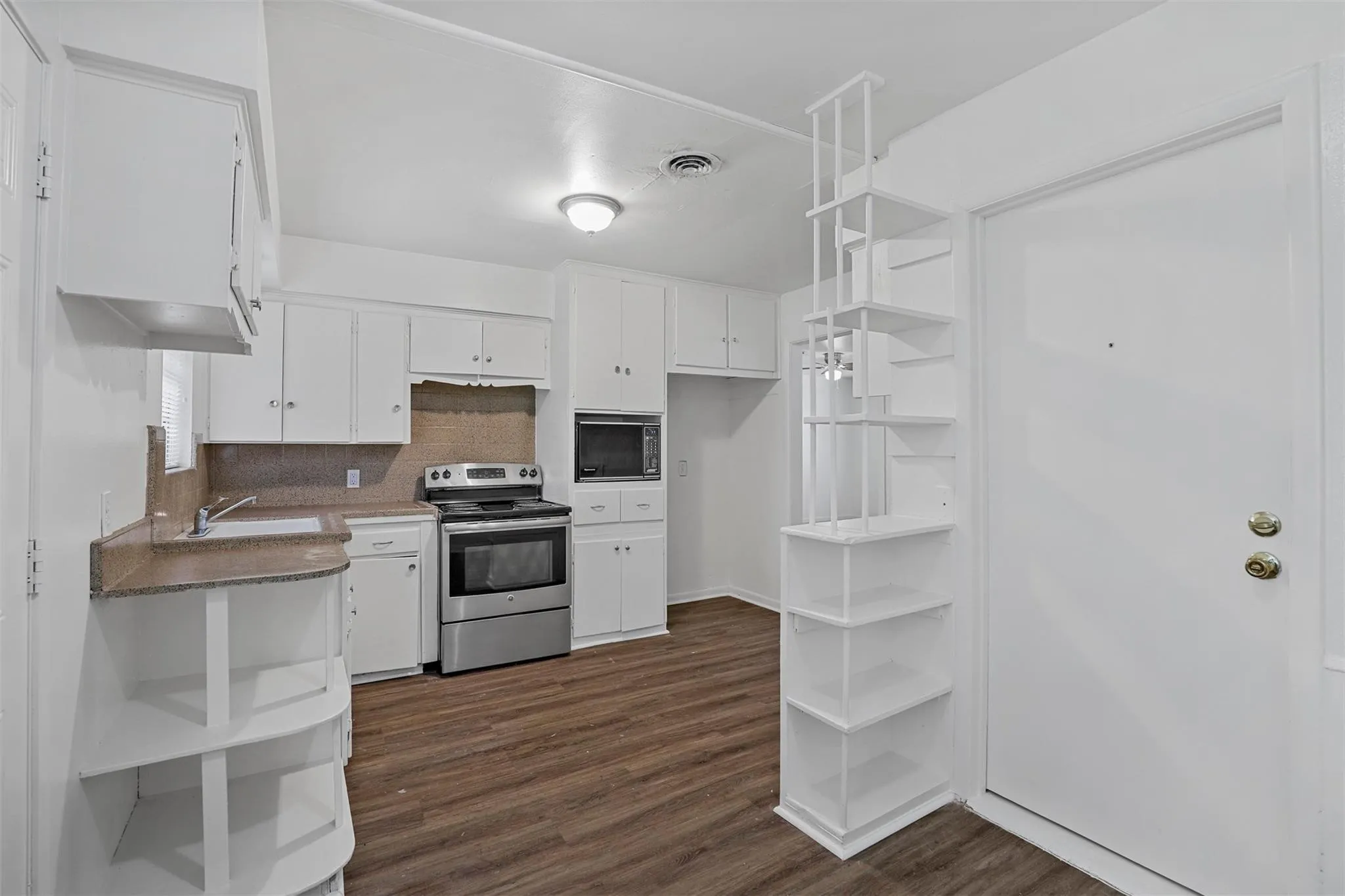 Single Family Residence For Rent in Denton County , 3406 Avon Drive, Denton, Texas 76209, 3 Bedroom, 1 Bathroom, Garage spaces, 1,183 Sqft, built in 1958, mls#21372677, Real Estate Agent in Denton, Homes For Rent in Denton county, Homes For Rent in Denton, Realtor in Denton Texas, Real Estate Brokerage Independent Realty Texas, Luminita Cordes Realtor