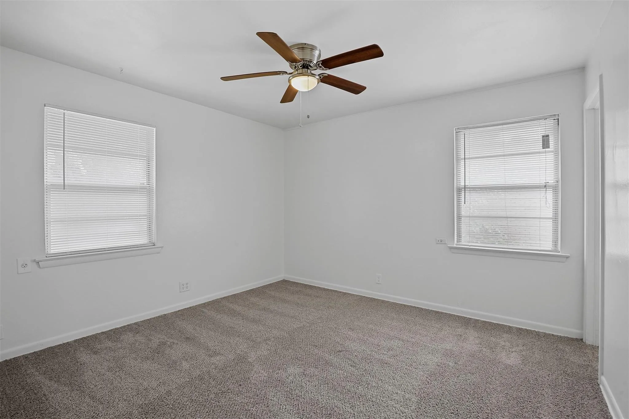 Single Family Residence For Rent in Denton County , 3406 Avon Drive, Denton, Texas 76209, 3 Bedroom, 1 Bathroom, Garage spaces, 1,183 Sqft, built in 1958, mls#21372677, Real Estate Agent in Denton, Homes For Rent in Denton county, Homes For Rent in Denton, Realtor in Denton Texas, Real Estate Brokerage Independent Realty Texas, Luminita Cordes Realtor