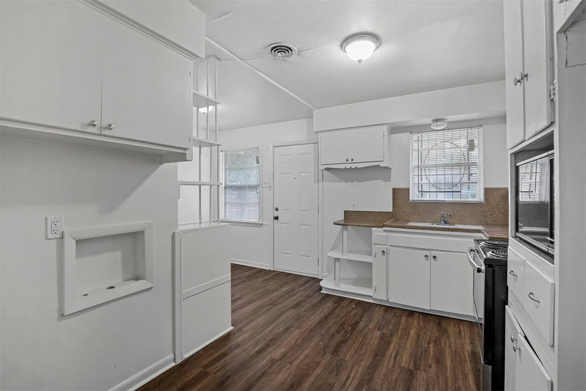 Single Family Residence For Rent in Denton County , 3406 Avon Drive, Denton, Texas 76209, 3 Bedroom, 1 Bathroom, Garage spaces, 1,183 Sqft, built in 1958, mls#21372677, Real Estate Agent in Denton, Homes For Rent in Denton county, Homes For Rent in Denton, Realtor in Denton Texas, Real Estate Brokerage Independent Realty Texas, Luminita Cordes Realtor