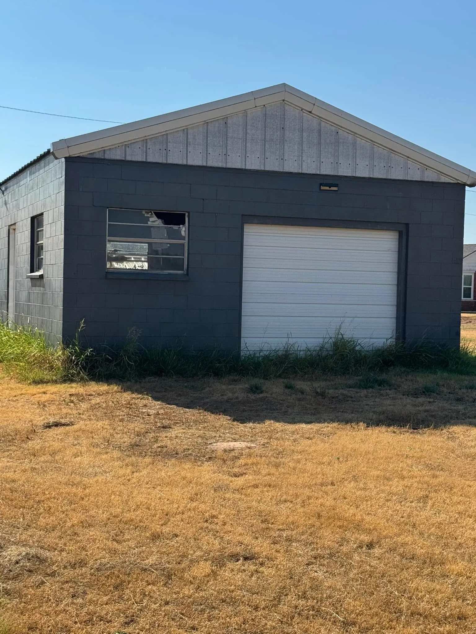 Single Family Residence For Sale in Hardeman County , 1807 Tx-6, Quanah, Texas 79252, 3 Bedroom, 2 Bathroom, 1 Garage spaces, 1,768 Sqft, built in 1958, mls#21372678, Real Estate Agent in Quanah, Homes For Sale in Hardeman county, Homes For Sale in Quanah, Realtor in Quanah Texas, Real Estate Brokerage Independent Realty Texas, Luminita Cordes Realtor