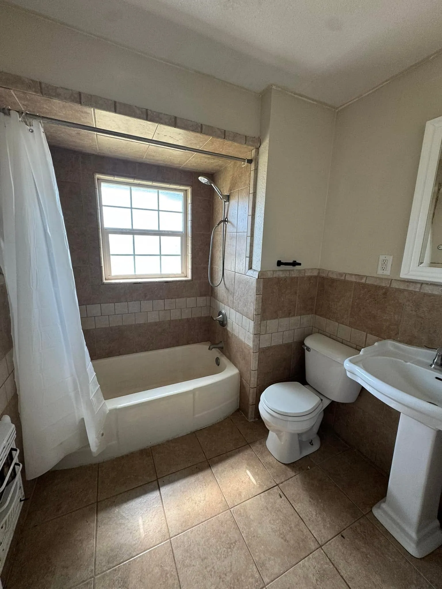 Single Family Residence For Sale in Hardeman County , 1807 Tx-6, Quanah, Texas 79252, 3 Bedroom, 2 Bathroom, 1 Garage spaces, 1,768 Sqft, built in 1958, mls#21372678, Real Estate Agent in Quanah, Homes For Sale in Hardeman county, Homes For Sale in Quanah, Realtor in Quanah Texas, Real Estate Brokerage Independent Realty Texas, Luminita Cordes Realtor