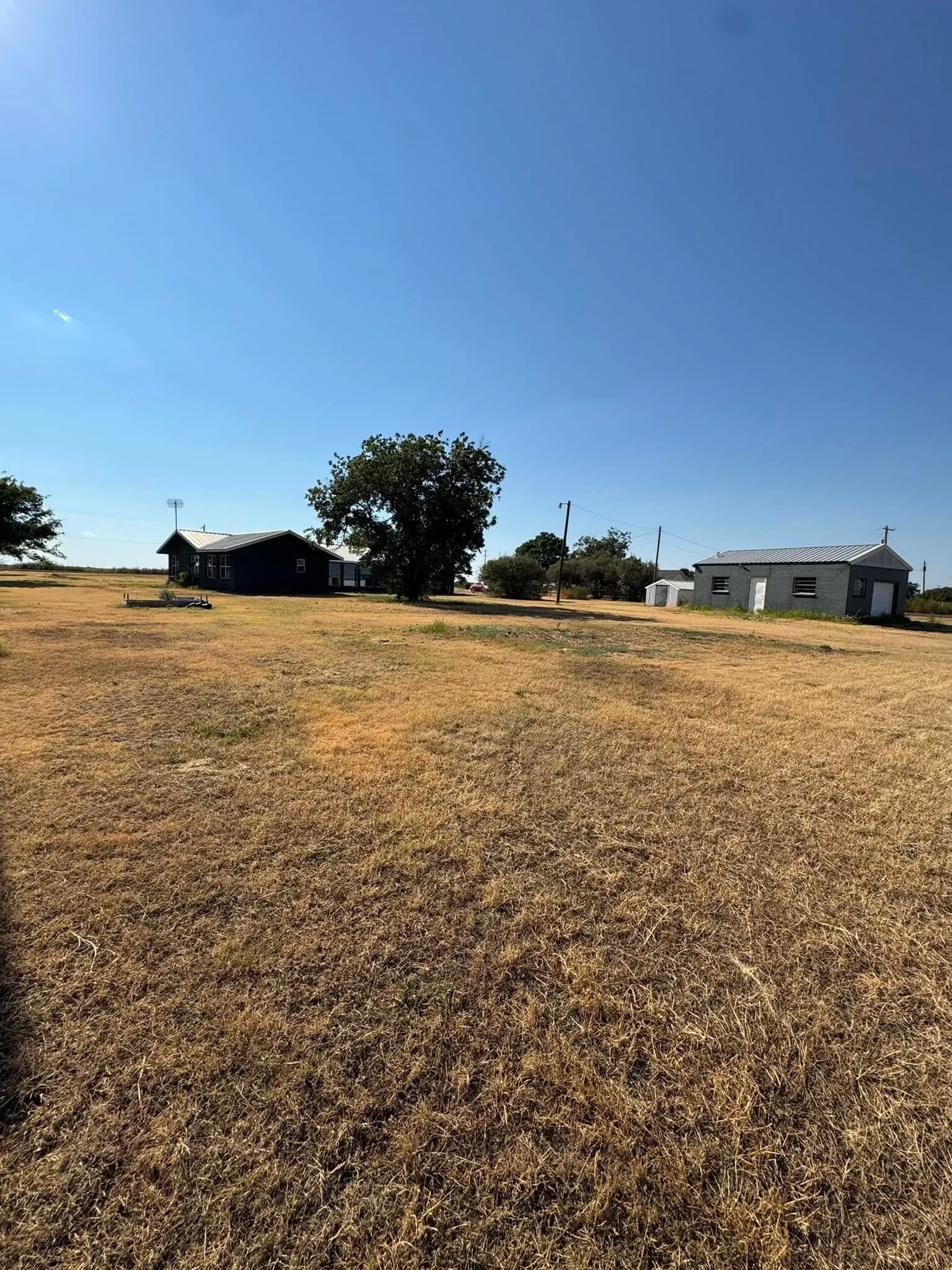 Single Family Residence For Sale in Hardeman County , 1807 Tx-6, Quanah, Texas 79252, 3 Bedroom, 2 Bathroom, 1 Garage spaces, 1,768 Sqft, built in 1958, mls#21372678, Real Estate Agent in Quanah, Homes For Sale in Hardeman county, Homes For Sale in Quanah, Realtor in Quanah Texas, Real Estate Brokerage Independent Realty Texas, Luminita Cordes Realtor