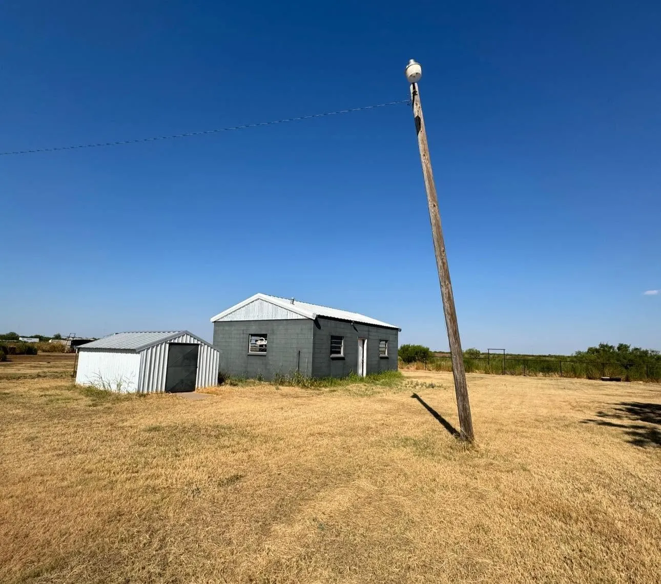 Single Family Residence For Sale in Hardeman County , 1807 Tx-6, Quanah, Texas 79252, 3 Bedroom, 2 Bathroom, 1 Garage spaces, 1,768 Sqft, built in 1958, mls#21372678, Real Estate Agent in Quanah, Homes For Sale in Hardeman county, Homes For Sale in Quanah, Realtor in Quanah Texas, Real Estate Brokerage Independent Realty Texas, Luminita Cordes Realtor