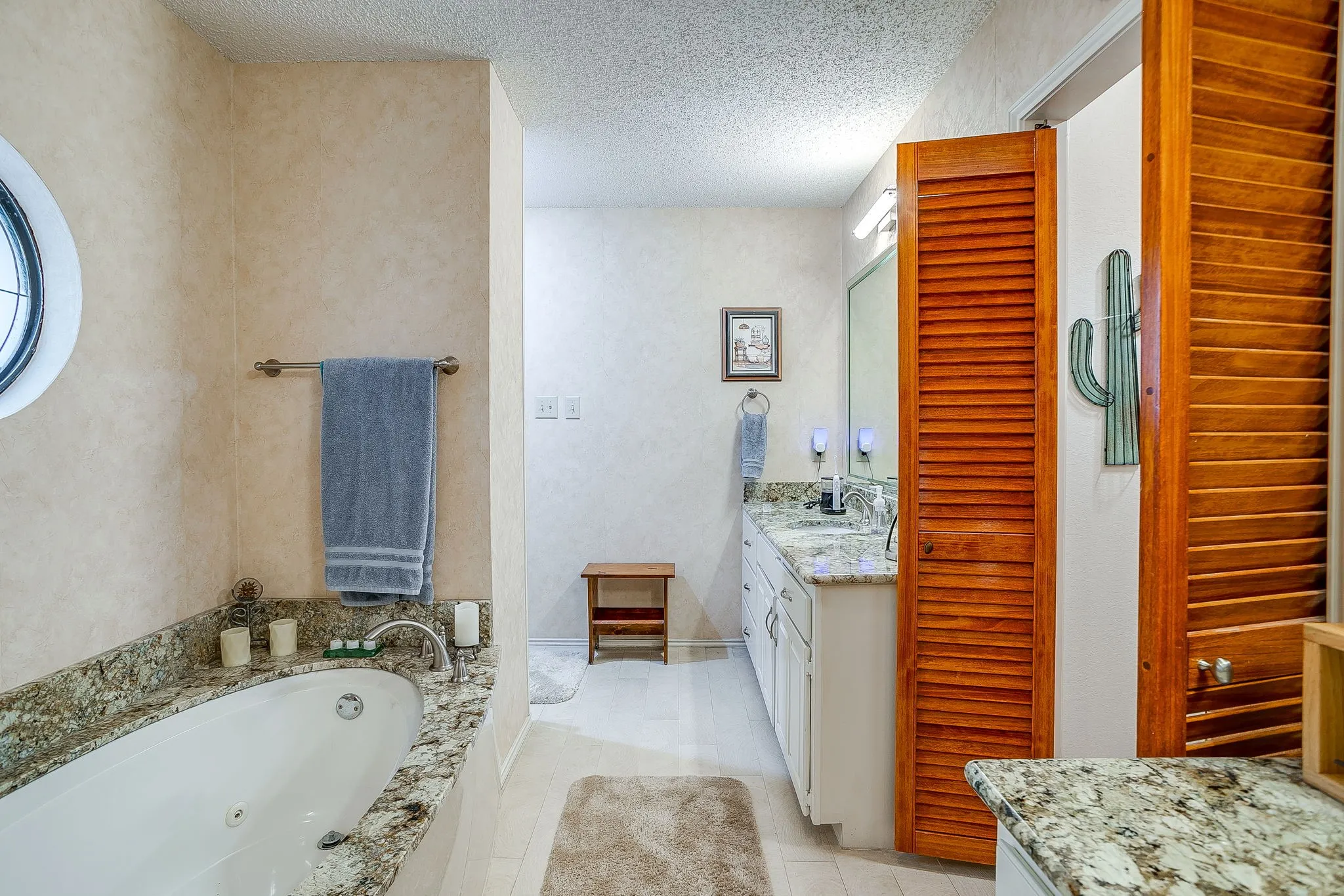 Single Family Residence For Sale in Johnson County , 10100 Crestline Trail, Burleson, Texas 76028, 3 Bedroom, 3 Bathroom, 2 Garage spaces, 2,431 Sqft, built in 1985, mls#21372375, Real Estate Agent in Burleson, Homes For Sale in Johnson county, Homes For Sale in Burleson, Realtor in Burleson Texas, Real Estate Brokerage Independent Realty Texas, Luminita Cordes Realtor