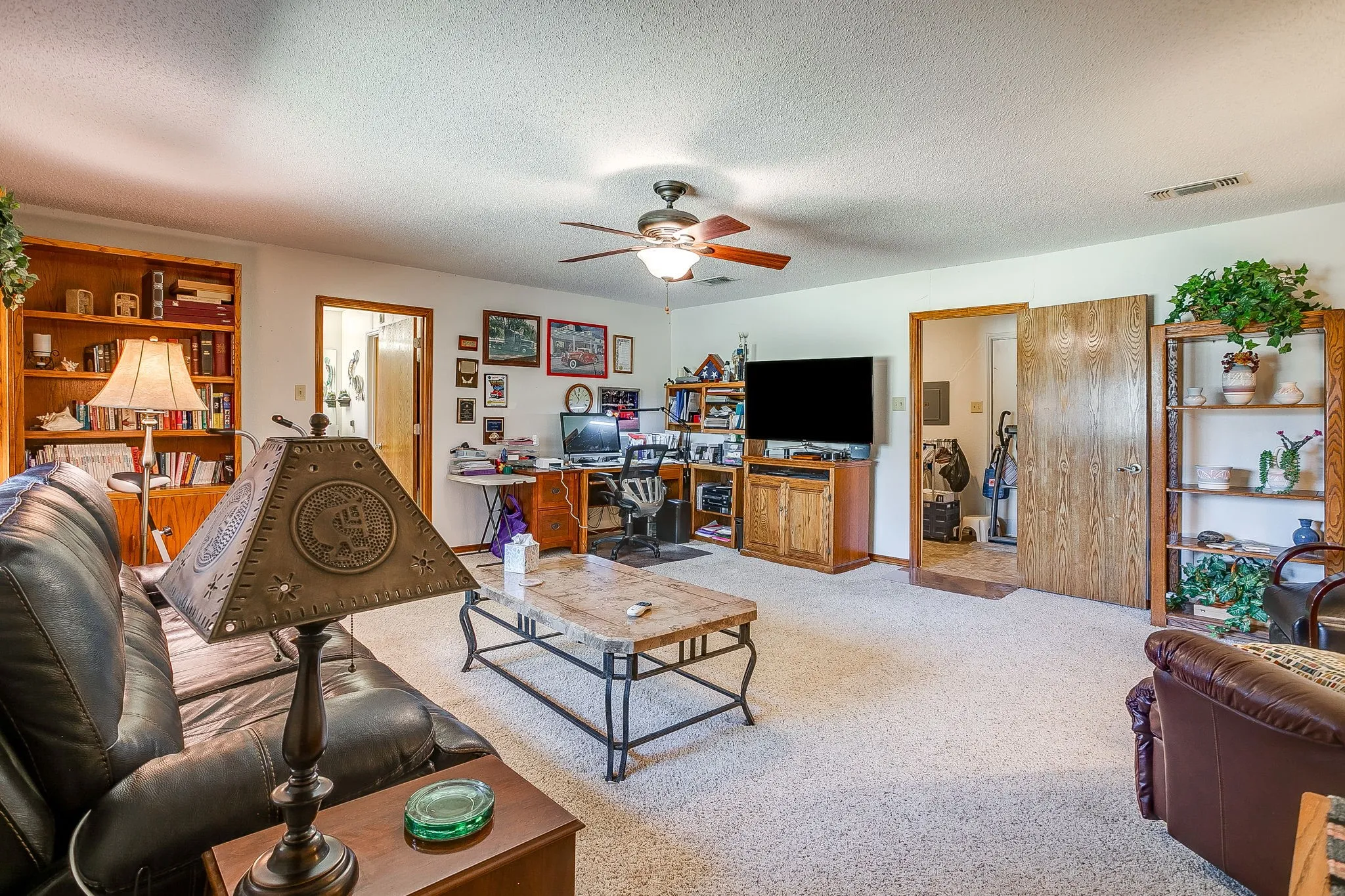 Single Family Residence For Sale in Johnson County , 10100 Crestline Trail, Burleson, Texas 76028, 3 Bedroom, 3 Bathroom, 2 Garage spaces, 2,431 Sqft, built in 1985, mls#21372375, Real Estate Agent in Burleson, Homes For Sale in Johnson county, Homes For Sale in Burleson, Realtor in Burleson Texas, Real Estate Brokerage Independent Realty Texas, Luminita Cordes Realtor