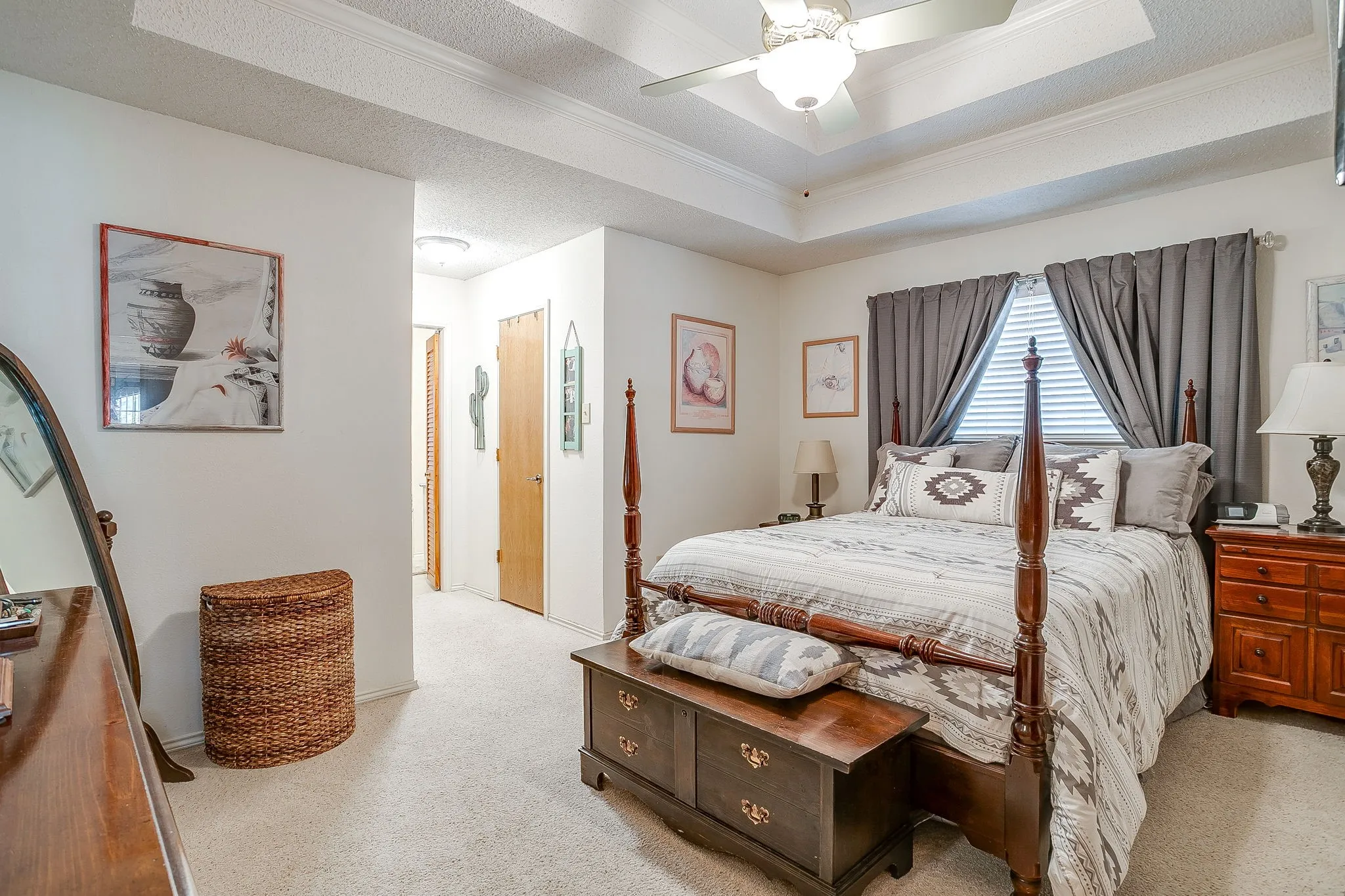 Single Family Residence For Sale in Johnson County , 10100 Crestline Trail, Burleson, Texas 76028, 3 Bedroom, 3 Bathroom, 2 Garage spaces, 2,431 Sqft, built in 1985, mls#21372375, Real Estate Agent in Burleson, Homes For Sale in Johnson county, Homes For Sale in Burleson, Realtor in Burleson Texas, Real Estate Brokerage Independent Realty Texas, Luminita Cordes Realtor