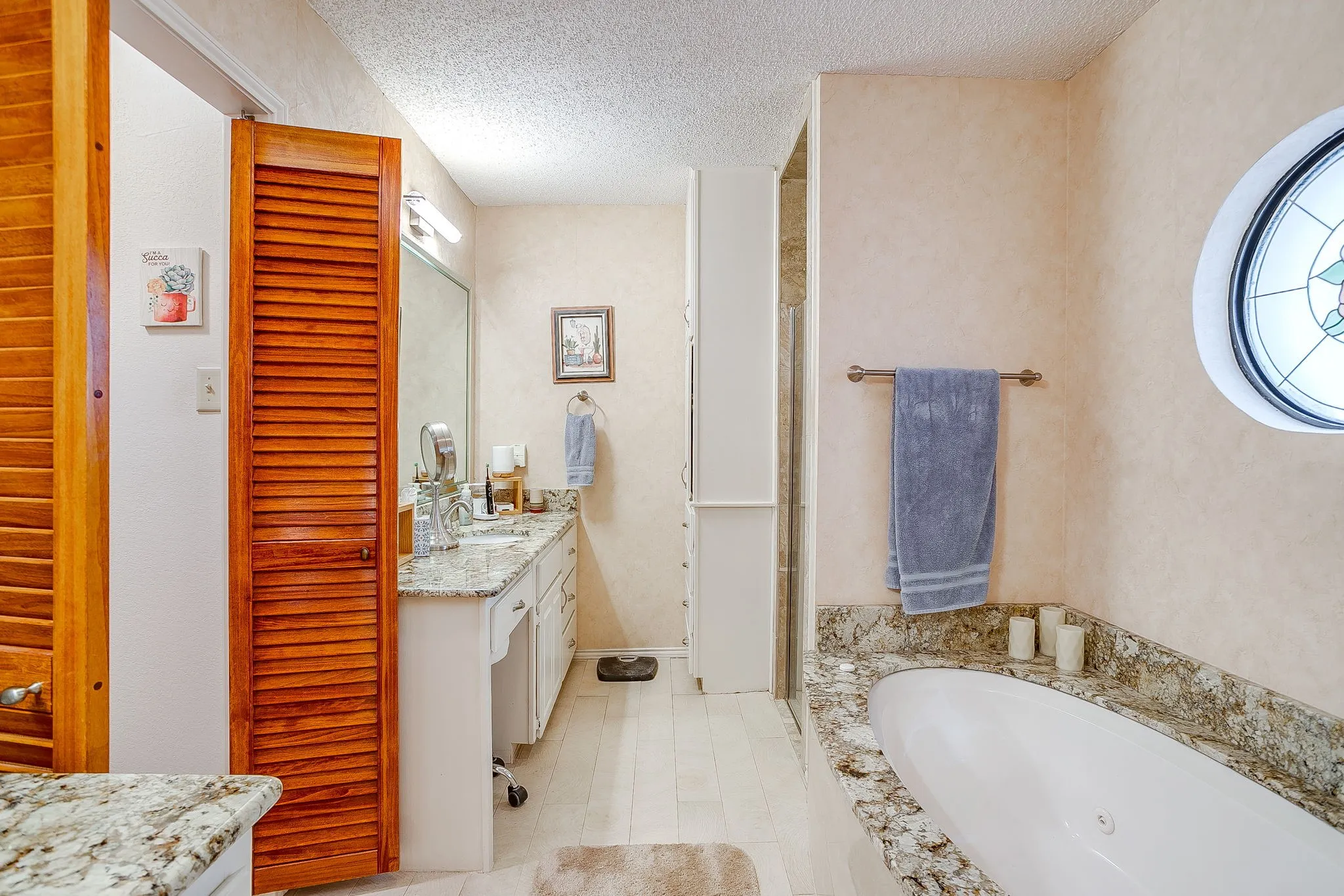 Single Family Residence For Sale in Johnson County , 10100 Crestline Trail, Burleson, Texas 76028, 3 Bedroom, 3 Bathroom, 2 Garage spaces, 2,431 Sqft, built in 1985, mls#21372375, Real Estate Agent in Burleson, Homes For Sale in Johnson county, Homes For Sale in Burleson, Realtor in Burleson Texas, Real Estate Brokerage Independent Realty Texas, Luminita Cordes Realtor