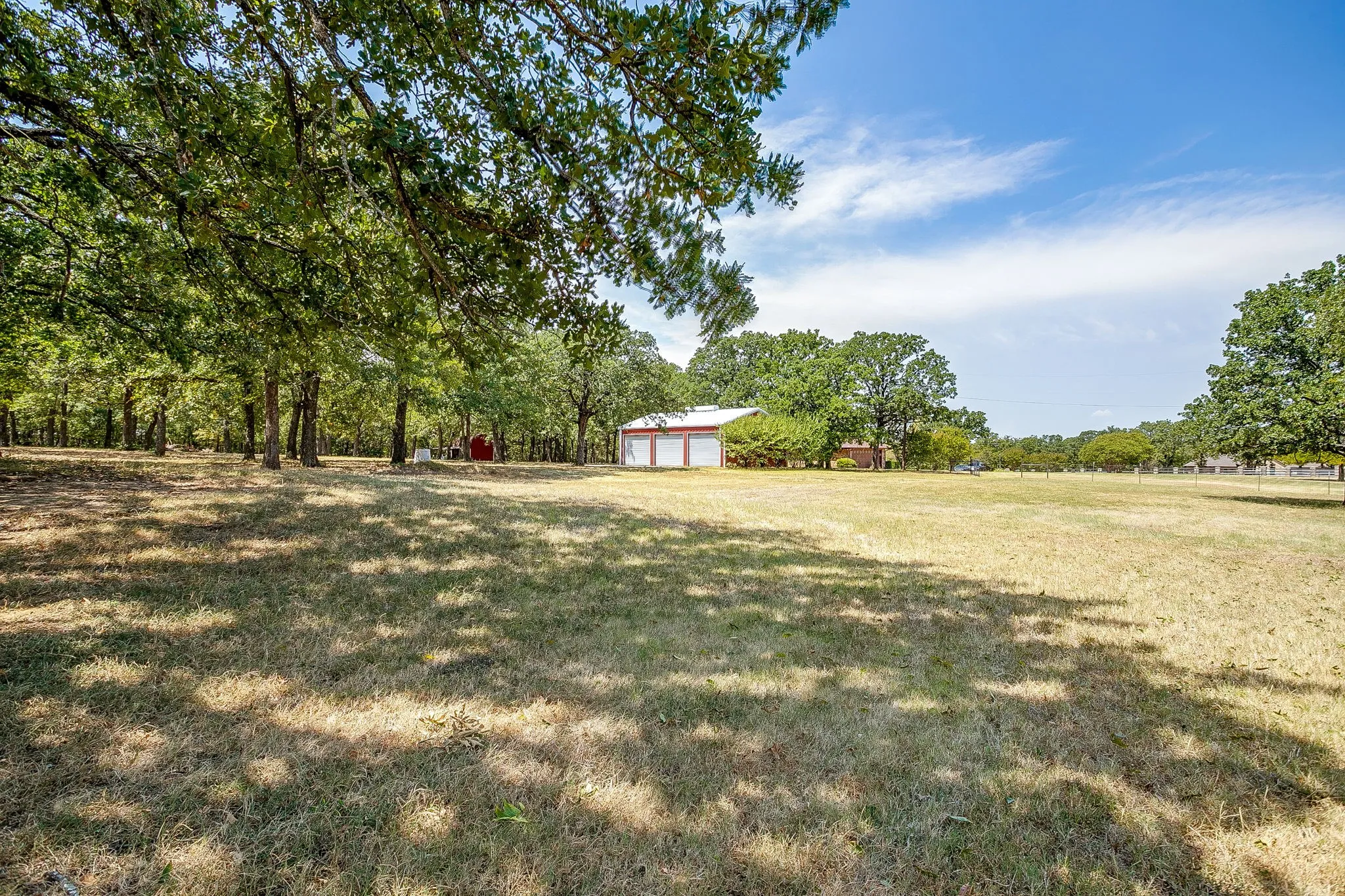 Single Family Residence For Sale in Johnson County , 10100 Crestline Trail, Burleson, Texas 76028, 3 Bedroom, 3 Bathroom, 2 Garage spaces, 2,431 Sqft, built in 1985, mls#21372375, Real Estate Agent in Burleson, Homes For Sale in Johnson county, Homes For Sale in Burleson, Realtor in Burleson Texas, Real Estate Brokerage Independent Realty Texas, Luminita Cordes Realtor