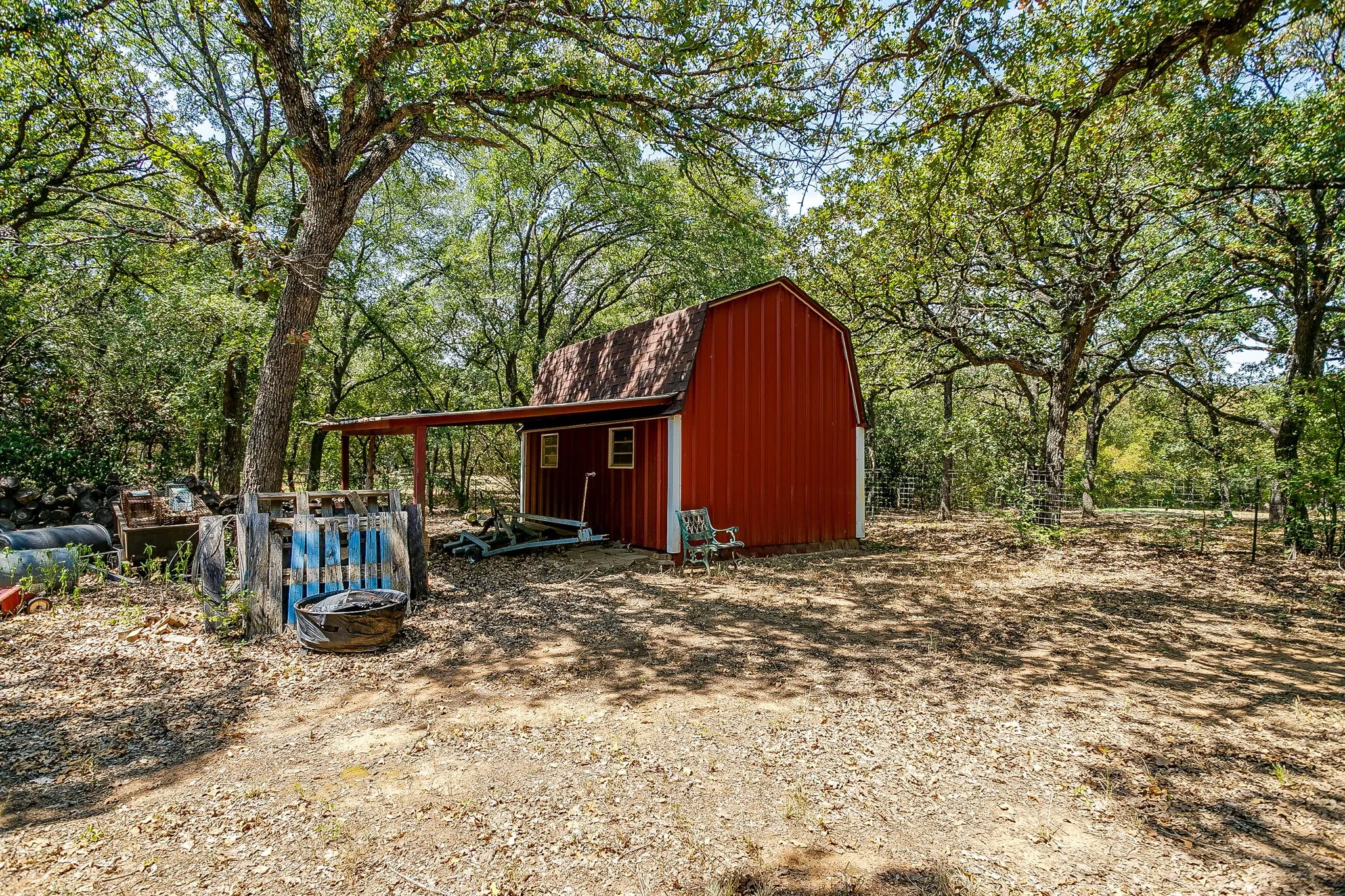 Single Family Residence For Sale in Johnson County , 10100 Crestline Trail, Burleson, Texas 76028, 3 Bedroom, 3 Bathroom, 2 Garage spaces, 2,431 Sqft, built in 1985, mls#21372375, Real Estate Agent in Burleson, Homes For Sale in Johnson county, Homes For Sale in Burleson, Realtor in Burleson Texas, Real Estate Brokerage Independent Realty Texas, Luminita Cordes Realtor