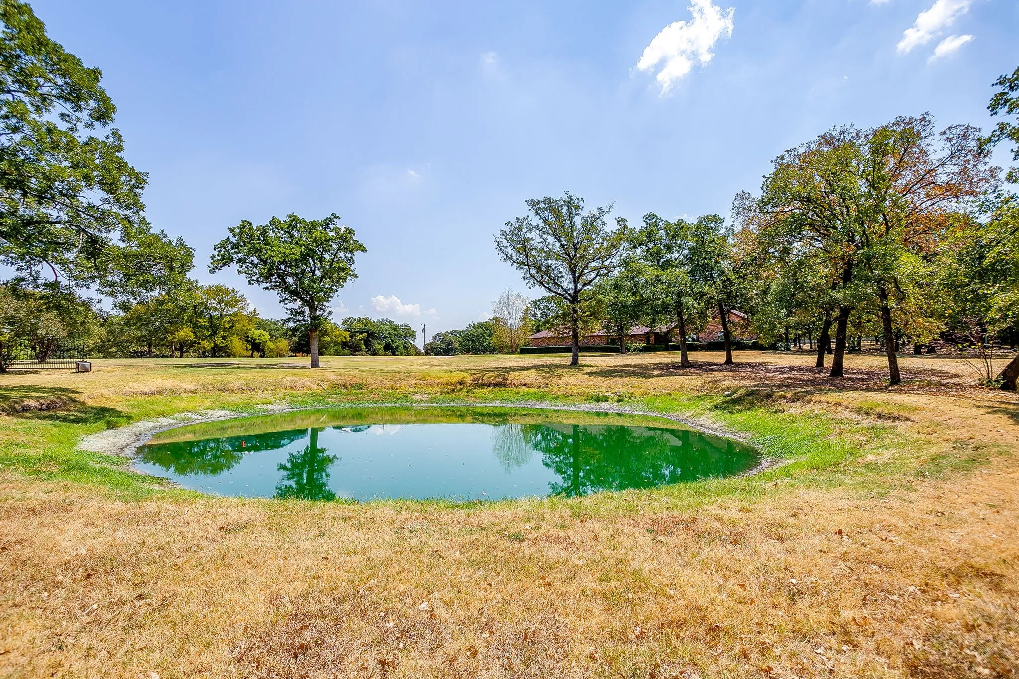 Single Family Residence For Sale in Johnson County , 10100 Crestline Trail, Burleson, Texas 76028, 3 Bedroom, 3 Bathroom, 2 Garage spaces, 2,431 Sqft, built in 1985, mls#21372375, Real Estate Agent in Burleson, Homes For Sale in Johnson county, Homes For Sale in Burleson, Realtor in Burleson Texas, Real Estate Brokerage Independent Realty Texas, Luminita Cordes Realtor