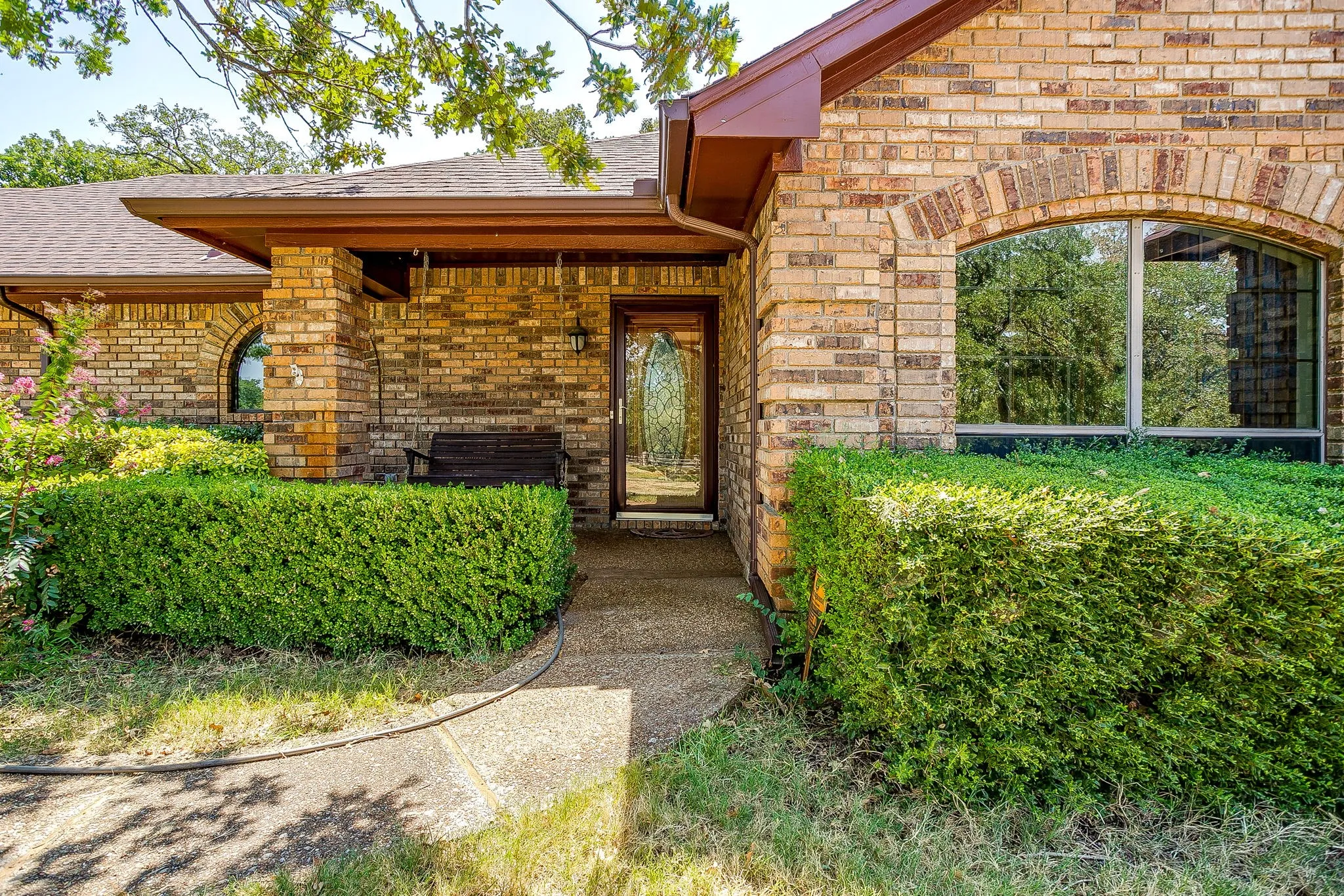 Single Family Residence For Sale in Johnson County , 10100 Crestline Trail, Burleson, Texas 76028, 3 Bedroom, 3 Bathroom, 2 Garage spaces, 2,431 Sqft, built in 1985, mls#21372375, Real Estate Agent in Burleson, Homes For Sale in Johnson county, Homes For Sale in Burleson, Realtor in Burleson Texas, Real Estate Brokerage Independent Realty Texas, Luminita Cordes Realtor