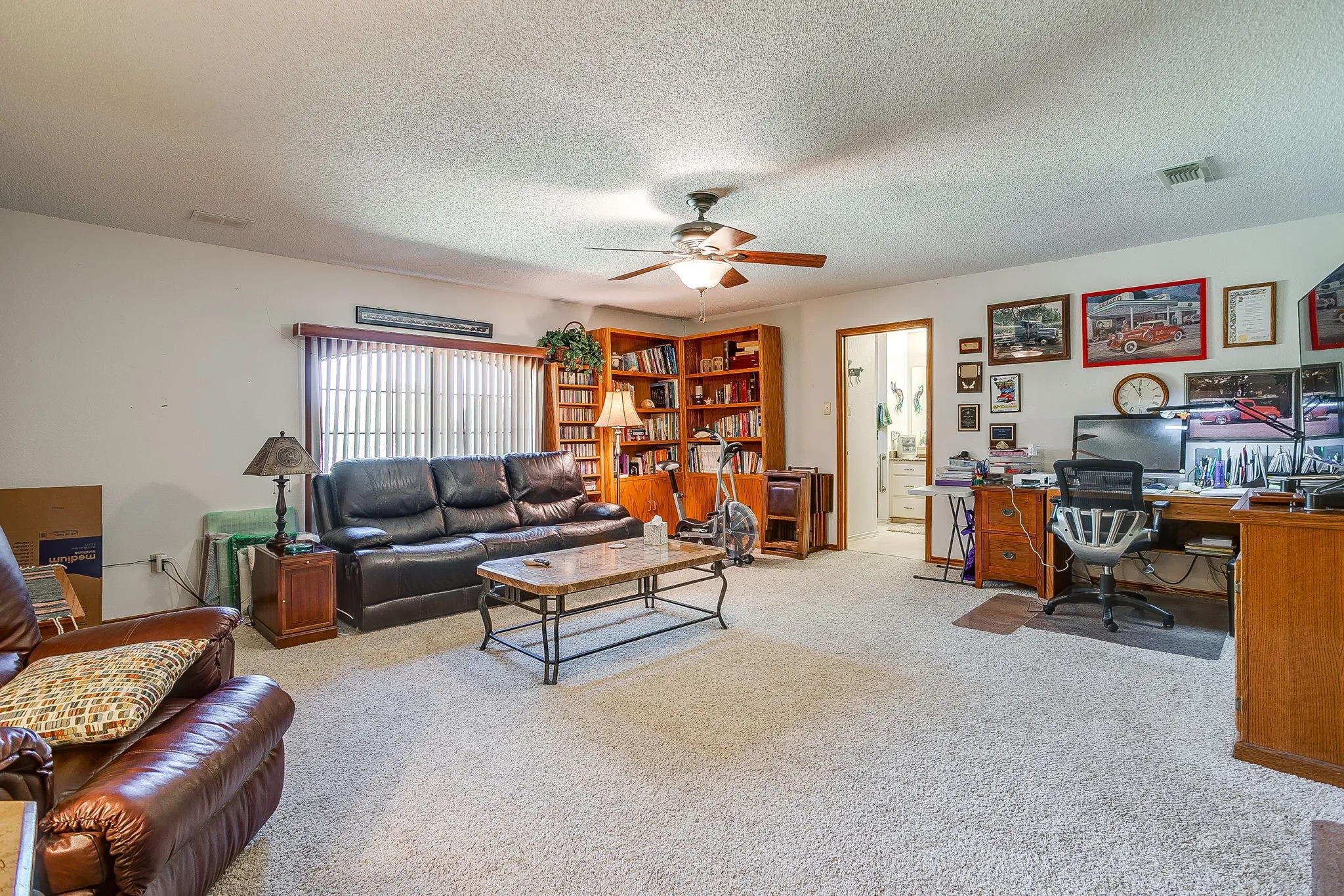 Single Family Residence For Sale in Johnson County , 10100 Crestline Trail, Burleson, Texas 76028, 3 Bedroom, 3 Bathroom, 2 Garage spaces, 2,431 Sqft, built in 1985, mls#21372375, Real Estate Agent in Burleson, Homes For Sale in Johnson county, Homes For Sale in Burleson, Realtor in Burleson Texas, Real Estate Brokerage Independent Realty Texas, Luminita Cordes Realtor