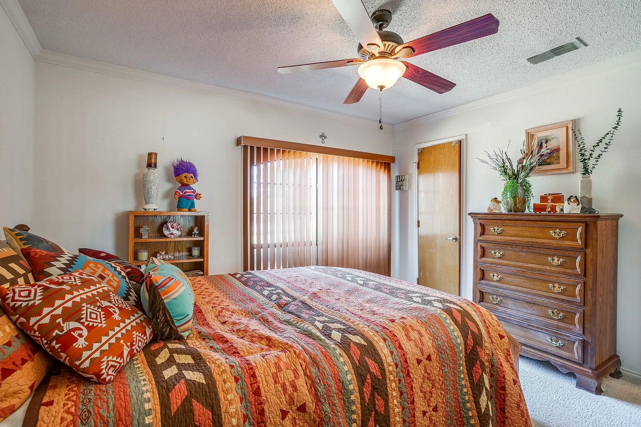 Single Family Residence For Sale in Johnson County , 10100 Crestline Trail, Burleson, Texas 76028, 3 Bedroom, 3 Bathroom, 2 Garage spaces, 2,431 Sqft, built in 1985, mls#21372375, Real Estate Agent in Burleson, Homes For Sale in Johnson county, Homes For Sale in Burleson, Realtor in Burleson Texas, Real Estate Brokerage Independent Realty Texas, Luminita Cordes Realtor
