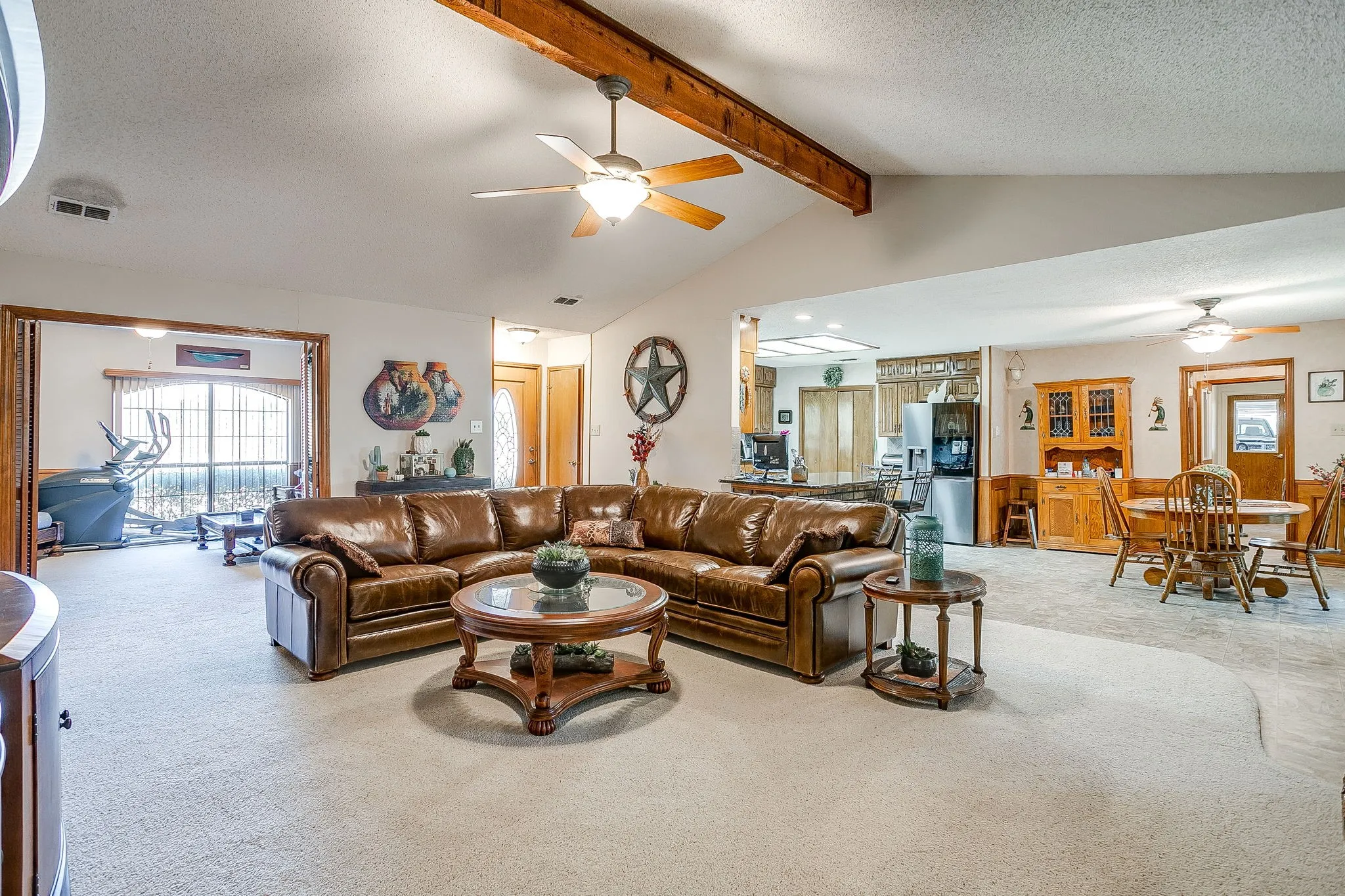 Single Family Residence For Sale in Johnson County , 10100 Crestline Trail, Burleson, Texas 76028, 3 Bedroom, 3 Bathroom, 2 Garage spaces, 2,431 Sqft, built in 1985, mls#21372375, Real Estate Agent in Burleson, Homes For Sale in Johnson county, Homes For Sale in Burleson, Realtor in Burleson Texas, Real Estate Brokerage Independent Realty Texas, Luminita Cordes Realtor