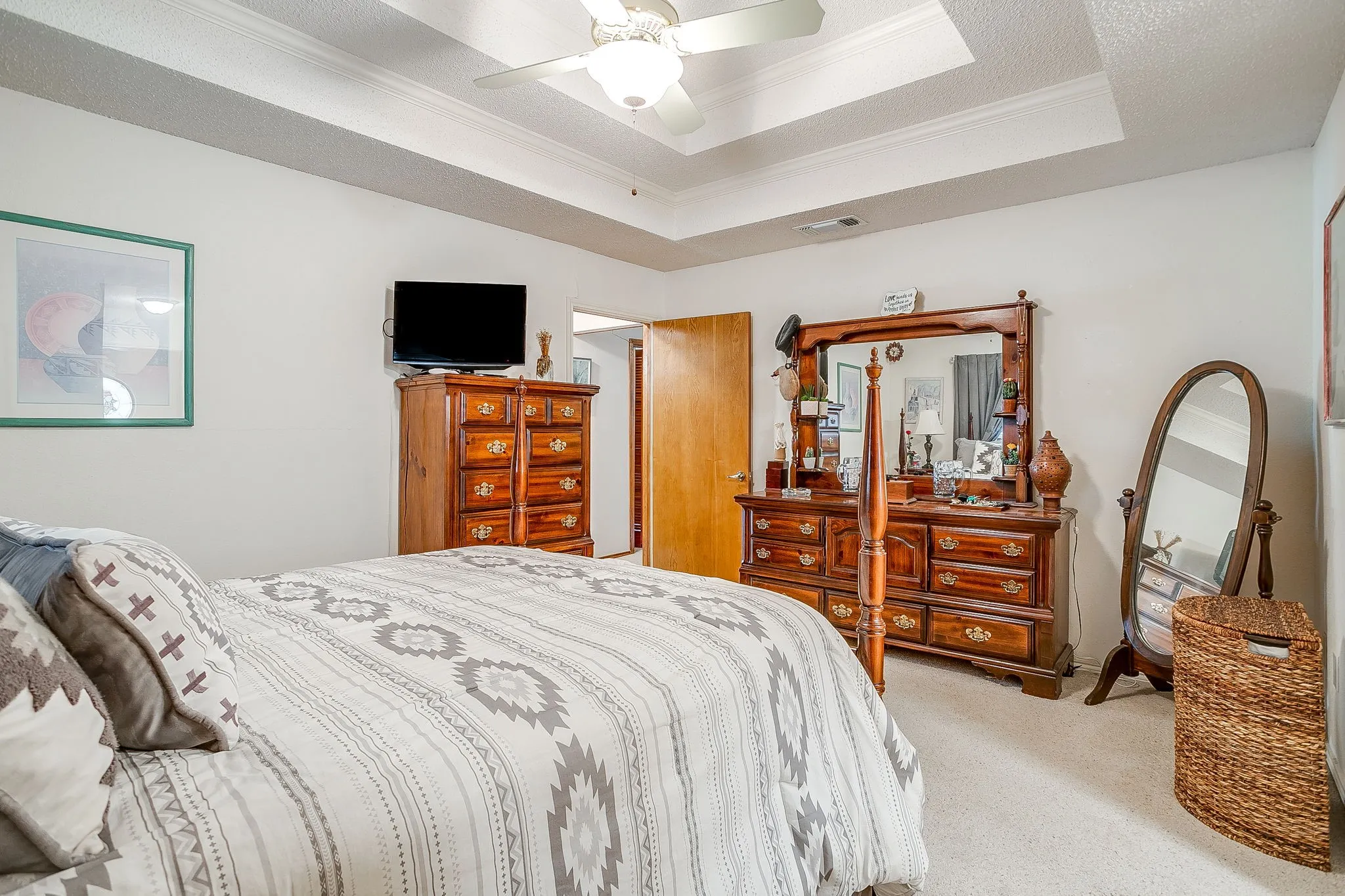 Single Family Residence For Sale in Johnson County , 10100 Crestline Trail, Burleson, Texas 76028, 3 Bedroom, 3 Bathroom, 2 Garage spaces, 2,431 Sqft, built in 1985, mls#21372375, Real Estate Agent in Burleson, Homes For Sale in Johnson county, Homes For Sale in Burleson, Realtor in Burleson Texas, Real Estate Brokerage Independent Realty Texas, Luminita Cordes Realtor