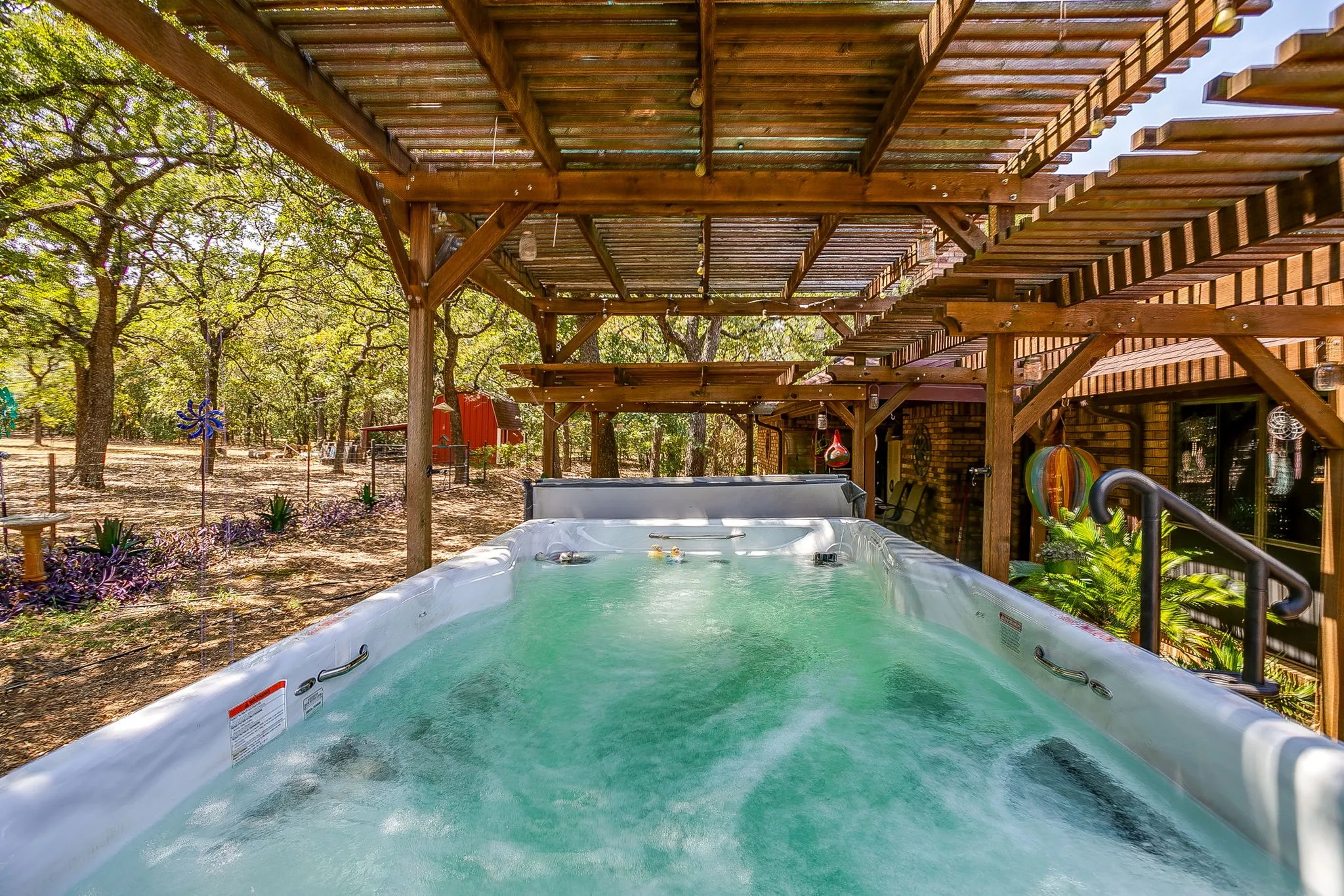 Single Family Residence For Sale in Johnson County , 10100 Crestline Trail, Burleson, Texas 76028, 3 Bedroom, 3 Bathroom, 2 Garage spaces, 2,431 Sqft, built in 1985, mls#21372375, Real Estate Agent in Burleson, Homes For Sale in Johnson county, Homes For Sale in Burleson, Realtor in Burleson Texas, Real Estate Brokerage Independent Realty Texas, Luminita Cordes Realtor