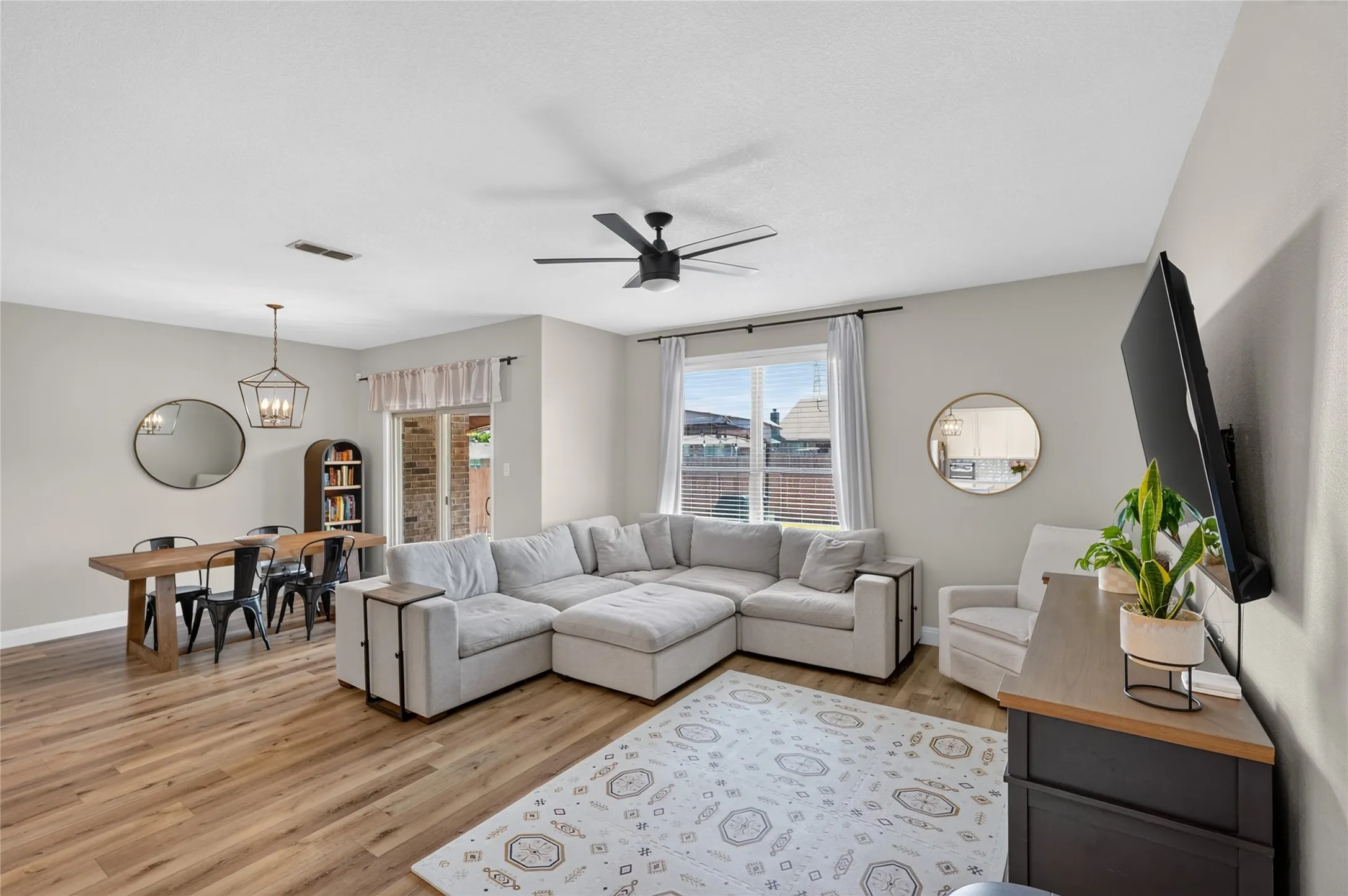 Single Family Residence For Rent in Collin County , 1722 Oak Glen Drive, Wylie, Texas 75098, 4 Bedroom, 2 Bathroom, 2 Garage spaces, 1,849 Sqft, built in 2013, mls#21372684, Real Estate Agent in Wylie, Homes For Rent in Collin county, Homes For Rent in Wylie, Realtor in Wylie Texas, Real Estate Brokerage Independent Realty Texas, Luminita Cordes Realtor