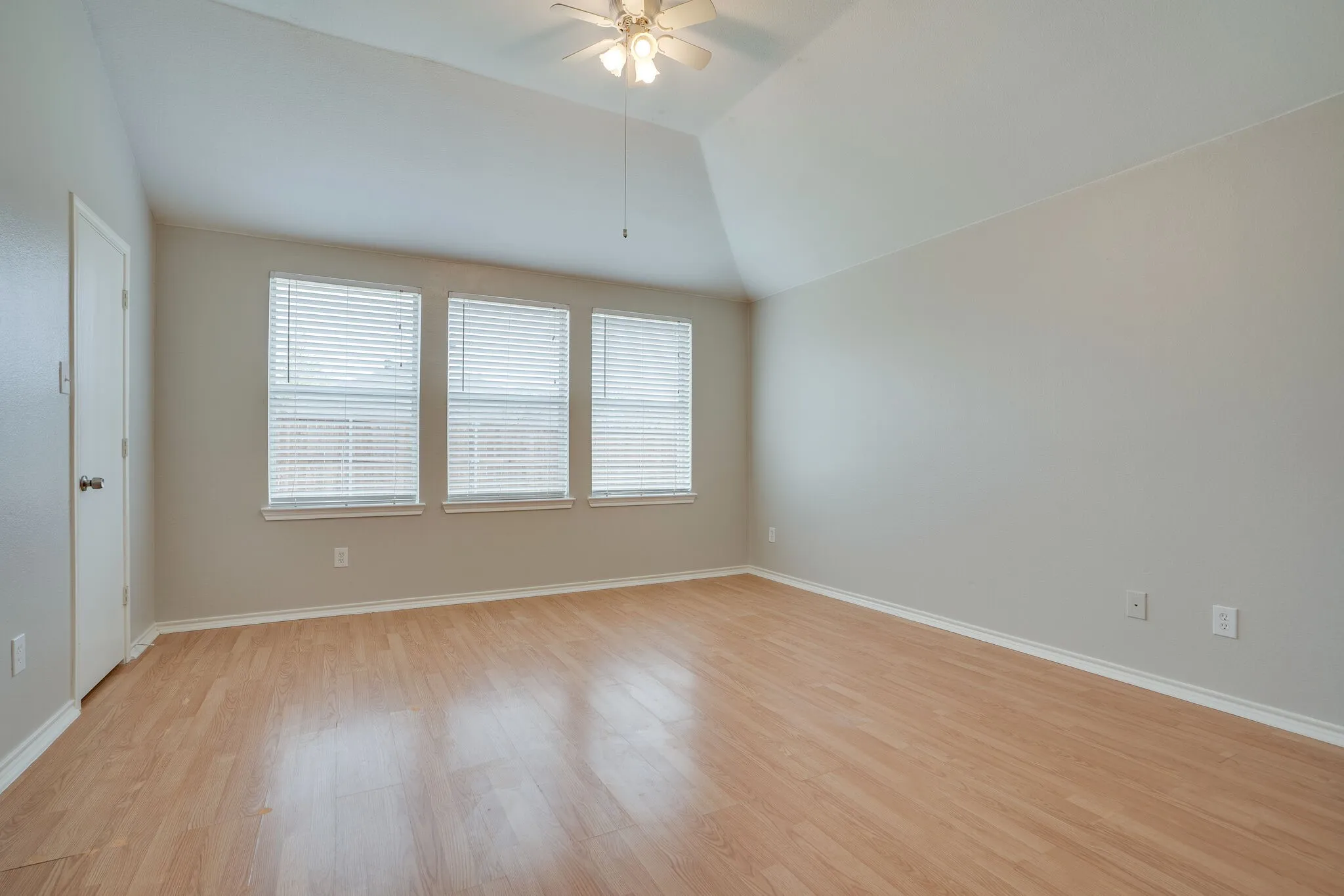 Single Family Residence For Rent in Collin County , 1240 Miller Lane, Celina, Texas 75009, 3 Bedroom, 2 Bathroom, 2 Garage spaces, 1,804 Sqft, built in 2004, mls#21372685, Real Estate Agent in Celina, Homes For Rent in Collin county, Homes For Rent in Celina, Realtor in Celina Texas, Real Estate Brokerage Independent Realty Texas, Luminita Cordes Realtor
