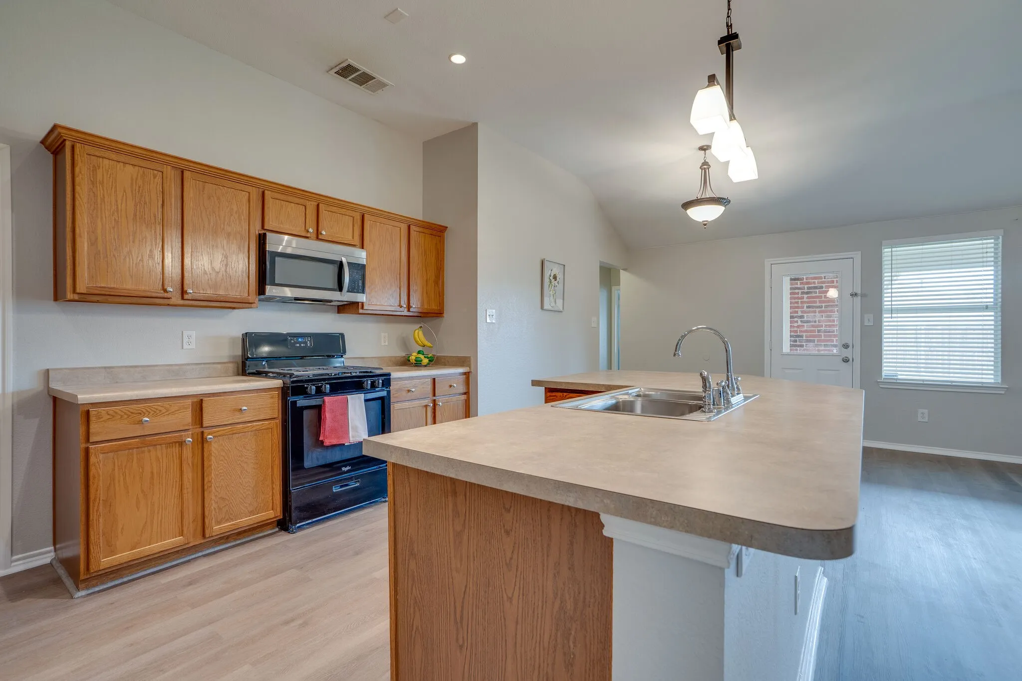 Single Family Residence For Rent in Collin County , 1240 Miller Lane, Celina, Texas 75009, 3 Bedroom, 2 Bathroom, 2 Garage spaces, 1,804 Sqft, built in 2004, mls#21372685, Real Estate Agent in Celina, Homes For Rent in Collin county, Homes For Rent in Celina, Realtor in Celina Texas, Real Estate Brokerage Independent Realty Texas, Luminita Cordes Realtor