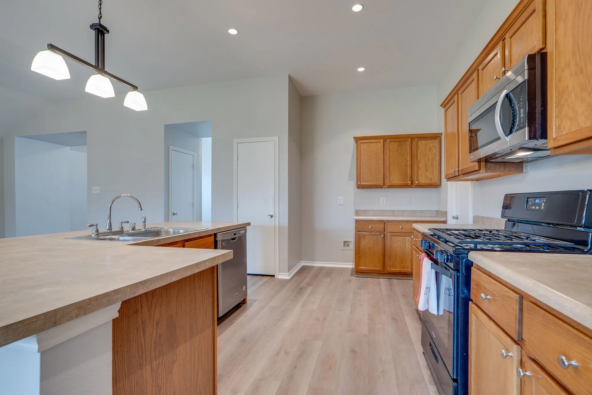 Single Family Residence For Rent in Collin County , 1240 Miller Lane, Celina, Texas 75009, 3 Bedroom, 2 Bathroom, 2 Garage spaces, 1,804 Sqft, built in 2004, mls#21372685, Real Estate Agent in Celina, Homes For Rent in Collin county, Homes For Rent in Celina, Realtor in Celina Texas, Real Estate Brokerage Independent Realty Texas, Luminita Cordes Realtor