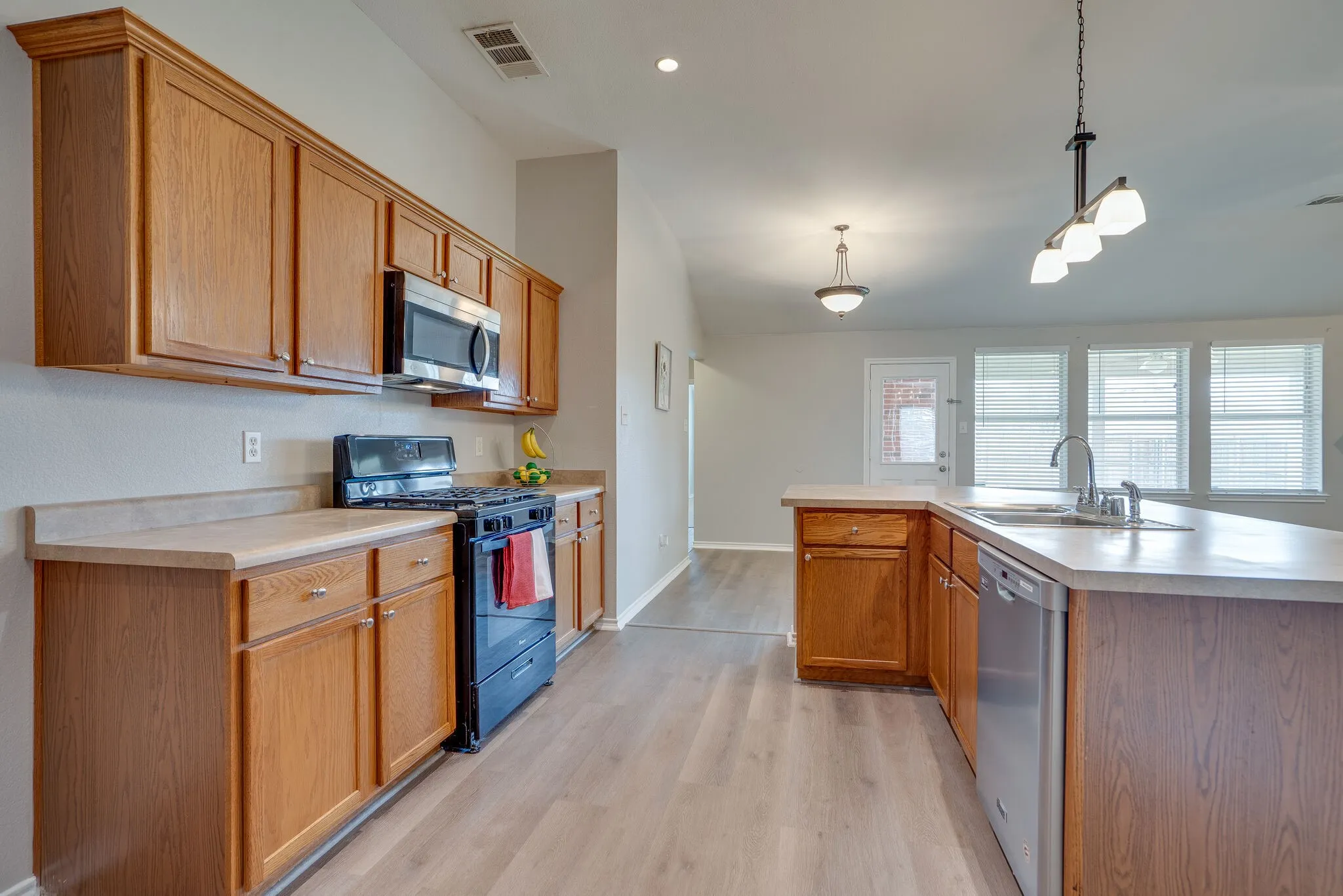 Single Family Residence For Rent in Collin County , 1240 Miller Lane, Celina, Texas 75009, 3 Bedroom, 2 Bathroom, 2 Garage spaces, 1,804 Sqft, built in 2004, mls#21372685, Real Estate Agent in Celina, Homes For Rent in Collin county, Homes For Rent in Celina, Realtor in Celina Texas, Real Estate Brokerage Independent Realty Texas, Luminita Cordes Realtor