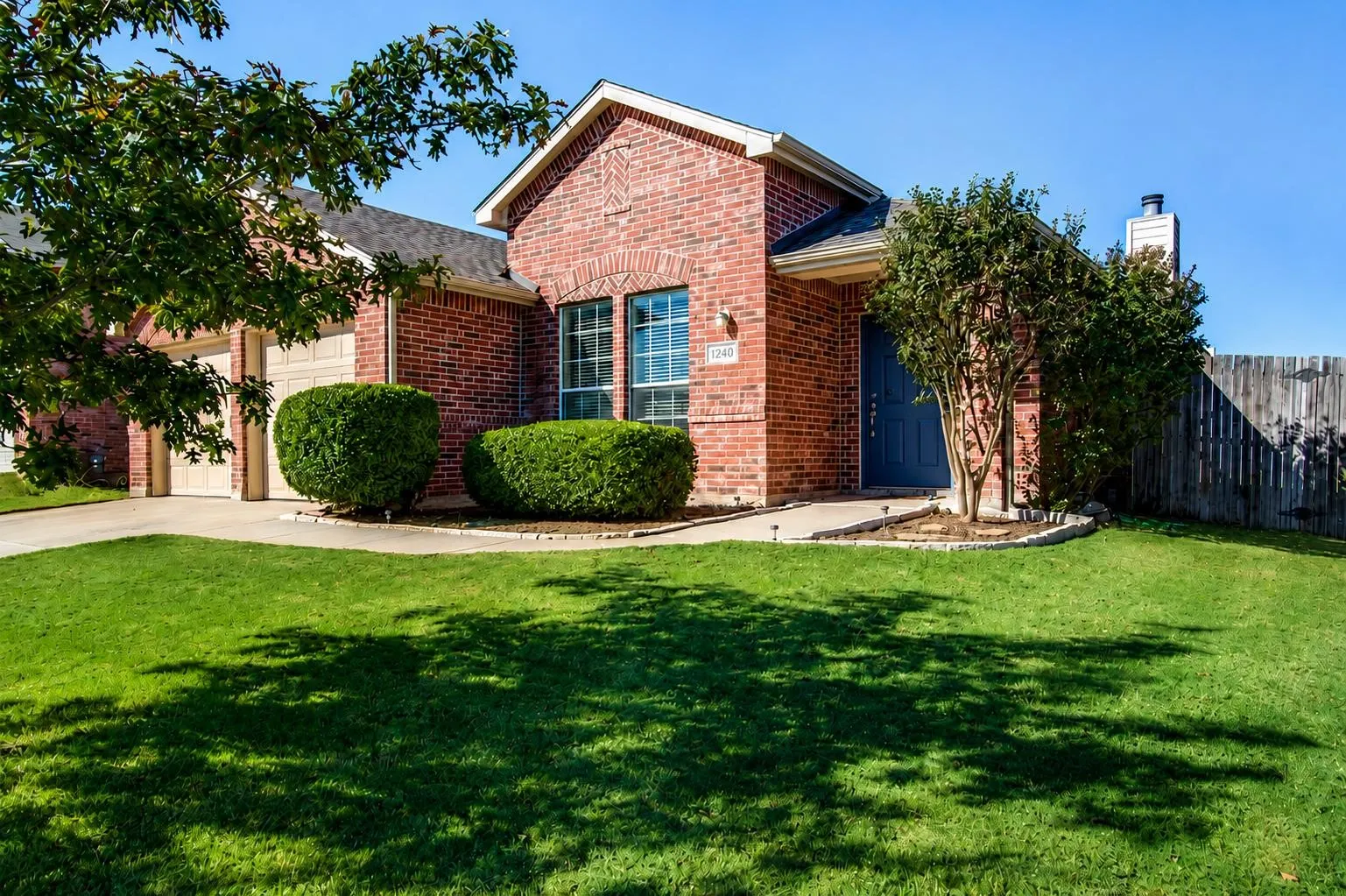 Single Family Residence For Rent in Collin County , 1240 Miller Lane, Celina, Texas 75009, 3 Bedroom, 2 Bathroom, 2 Garage spaces, 1,804 Sqft, built in 2004, mls#21372685, Real Estate Agent in Celina, Homes For Rent in Collin county, Homes For Rent in Celina, Realtor in Celina Texas, Real Estate Brokerage Independent Realty Texas, Luminita Cordes Realtor