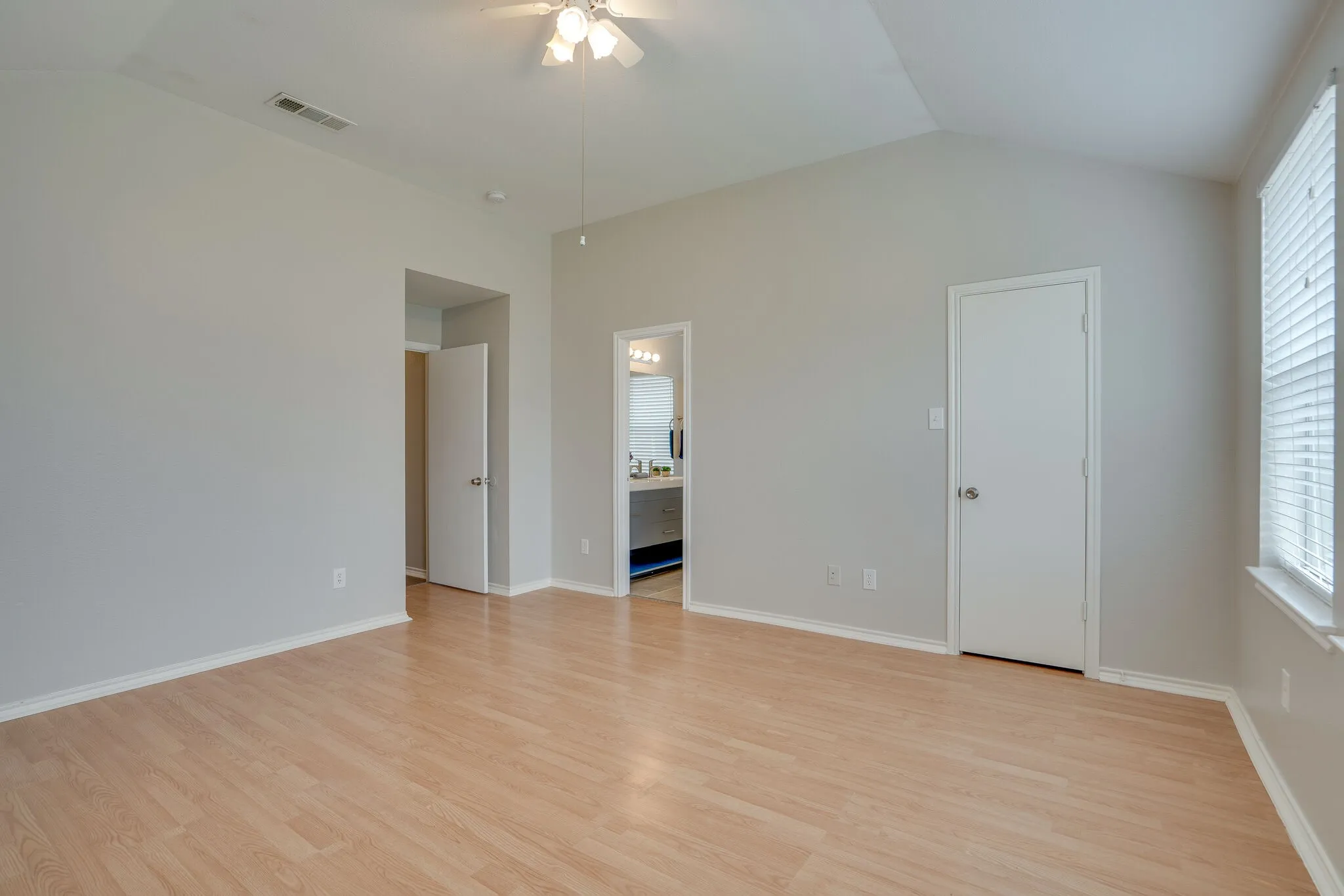 Single Family Residence For Rent in Collin County , 1240 Miller Lane, Celina, Texas 75009, 3 Bedroom, 2 Bathroom, 2 Garage spaces, 1,804 Sqft, built in 2004, mls#21372685, Real Estate Agent in Celina, Homes For Rent in Collin county, Homes For Rent in Celina, Realtor in Celina Texas, Real Estate Brokerage Independent Realty Texas, Luminita Cordes Realtor
