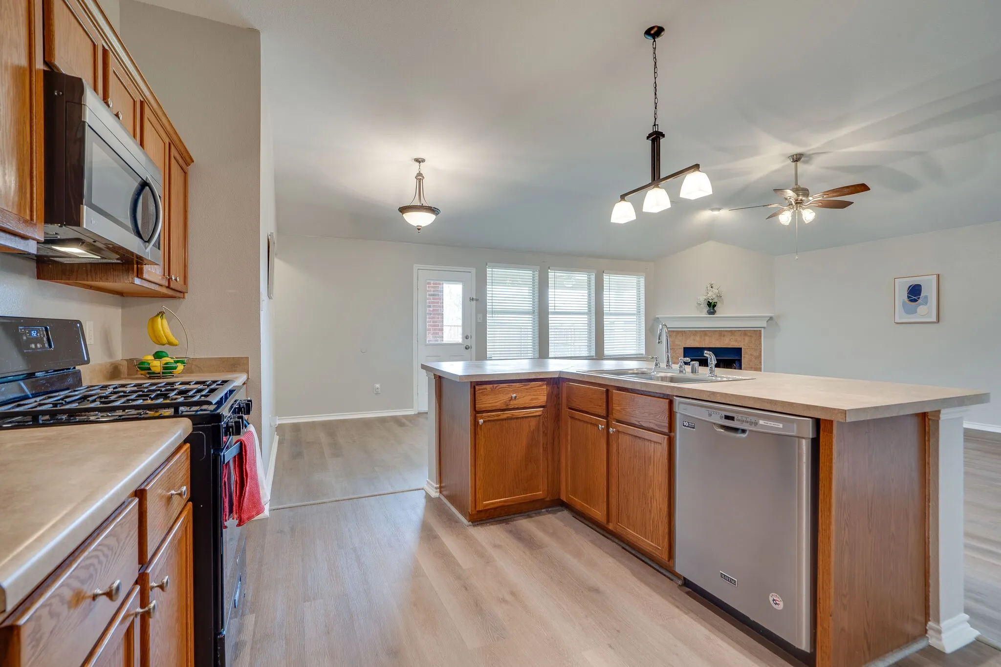 Single Family Residence For Rent in Collin County , 1240 Miller Lane, Celina, Texas 75009, 3 Bedroom, 2 Bathroom, 2 Garage spaces, 1,804 Sqft, built in 2004, mls#21372685, Real Estate Agent in Celina, Homes For Rent in Collin county, Homes For Rent in Celina, Realtor in Celina Texas, Real Estate Brokerage Independent Realty Texas, Luminita Cordes Realtor