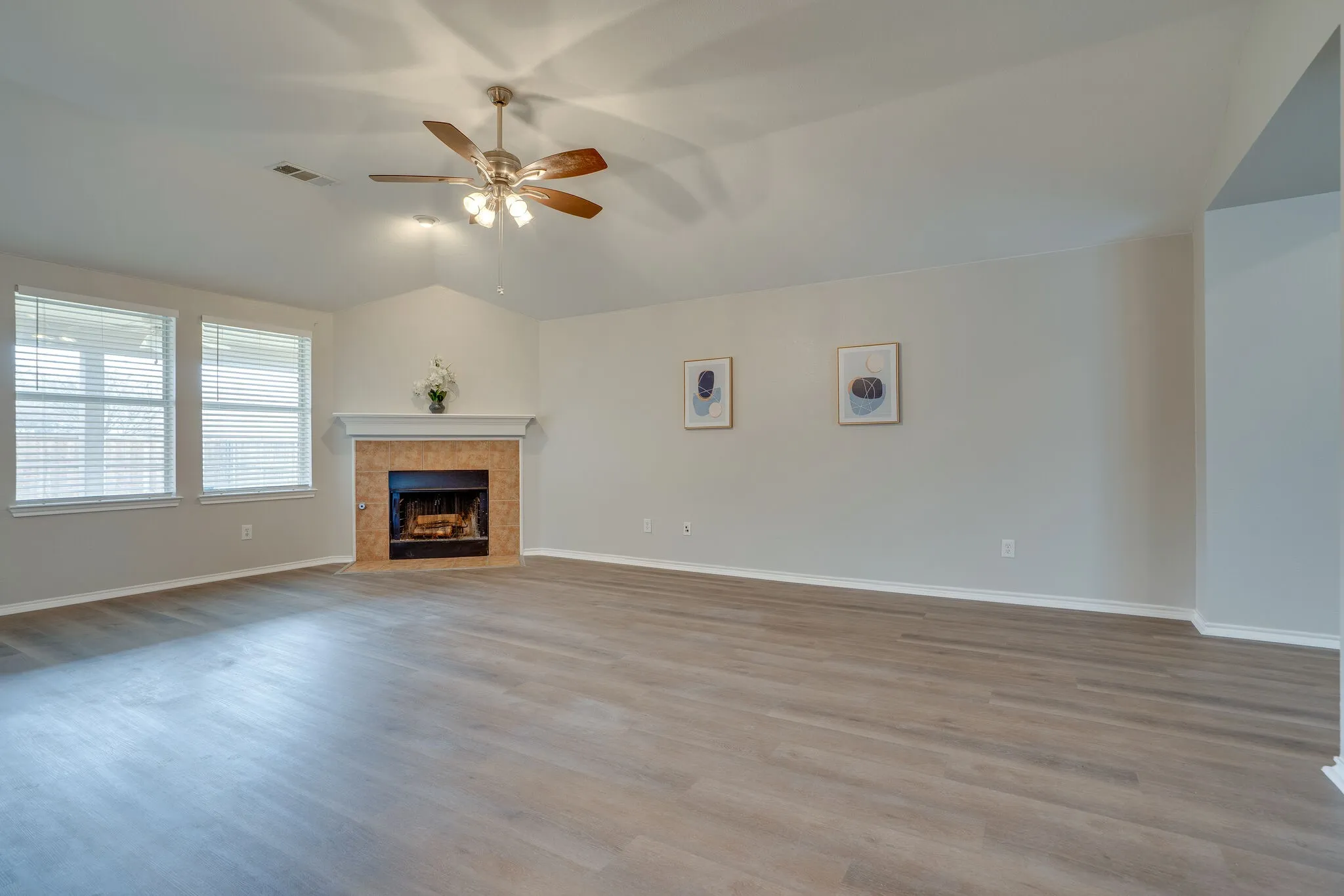 Single Family Residence For Rent in Collin County , 1240 Miller Lane, Celina, Texas 75009, 3 Bedroom, 2 Bathroom, 2 Garage spaces, 1,804 Sqft, built in 2004, mls#21372685, Real Estate Agent in Celina, Homes For Rent in Collin county, Homes For Rent in Celina, Realtor in Celina Texas, Real Estate Brokerage Independent Realty Texas, Luminita Cordes Realtor