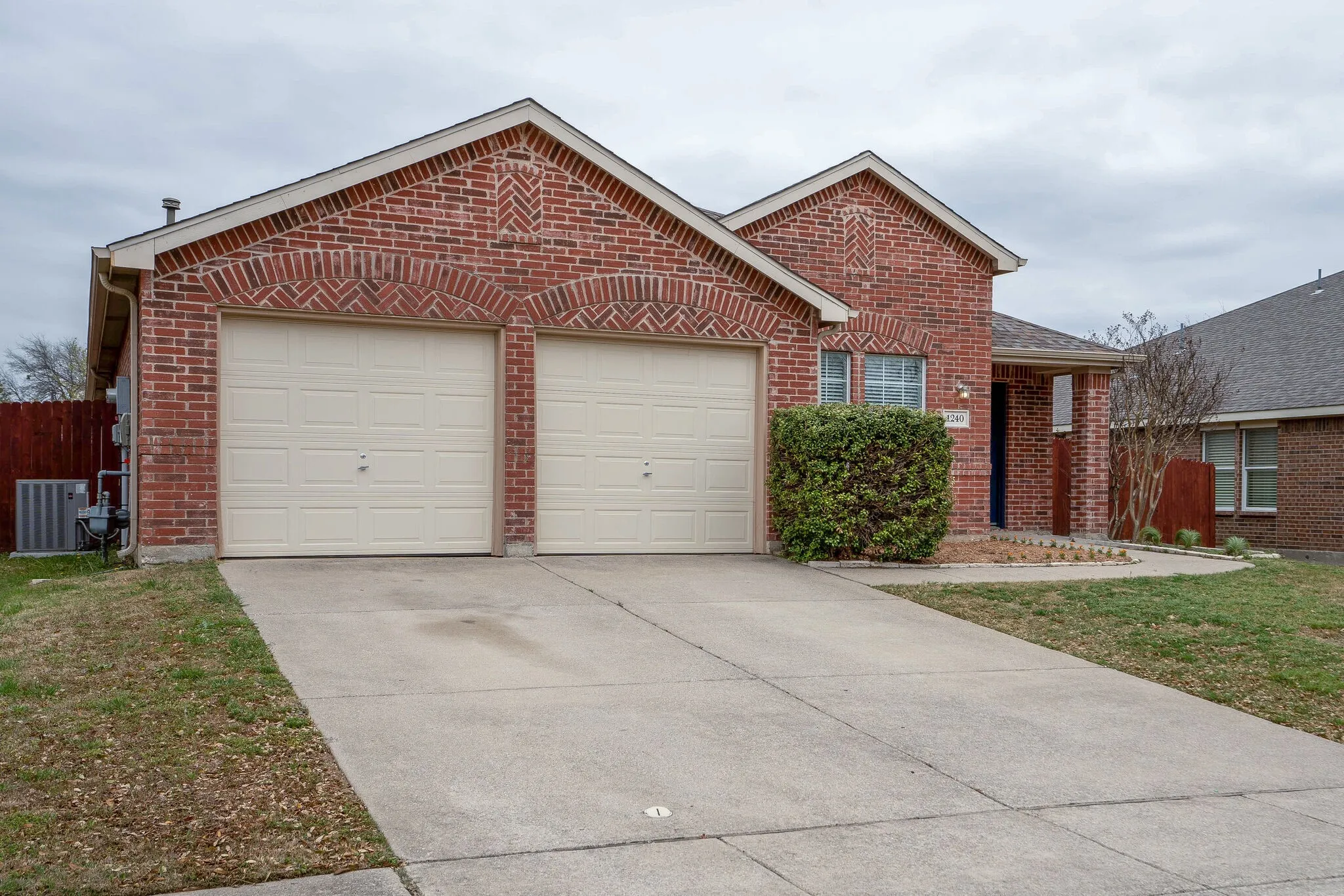 Single Family Residence For Rent in Collin County , 1240 Miller Lane, Celina, Texas 75009, 3 Bedroom, 2 Bathroom, 2 Garage spaces, 1,804 Sqft, built in 2004, mls#21372685, Real Estate Agent in Celina, Homes For Rent in Collin county, Homes For Rent in Celina, Realtor in Celina Texas, Real Estate Brokerage Independent Realty Texas, Luminita Cordes Realtor