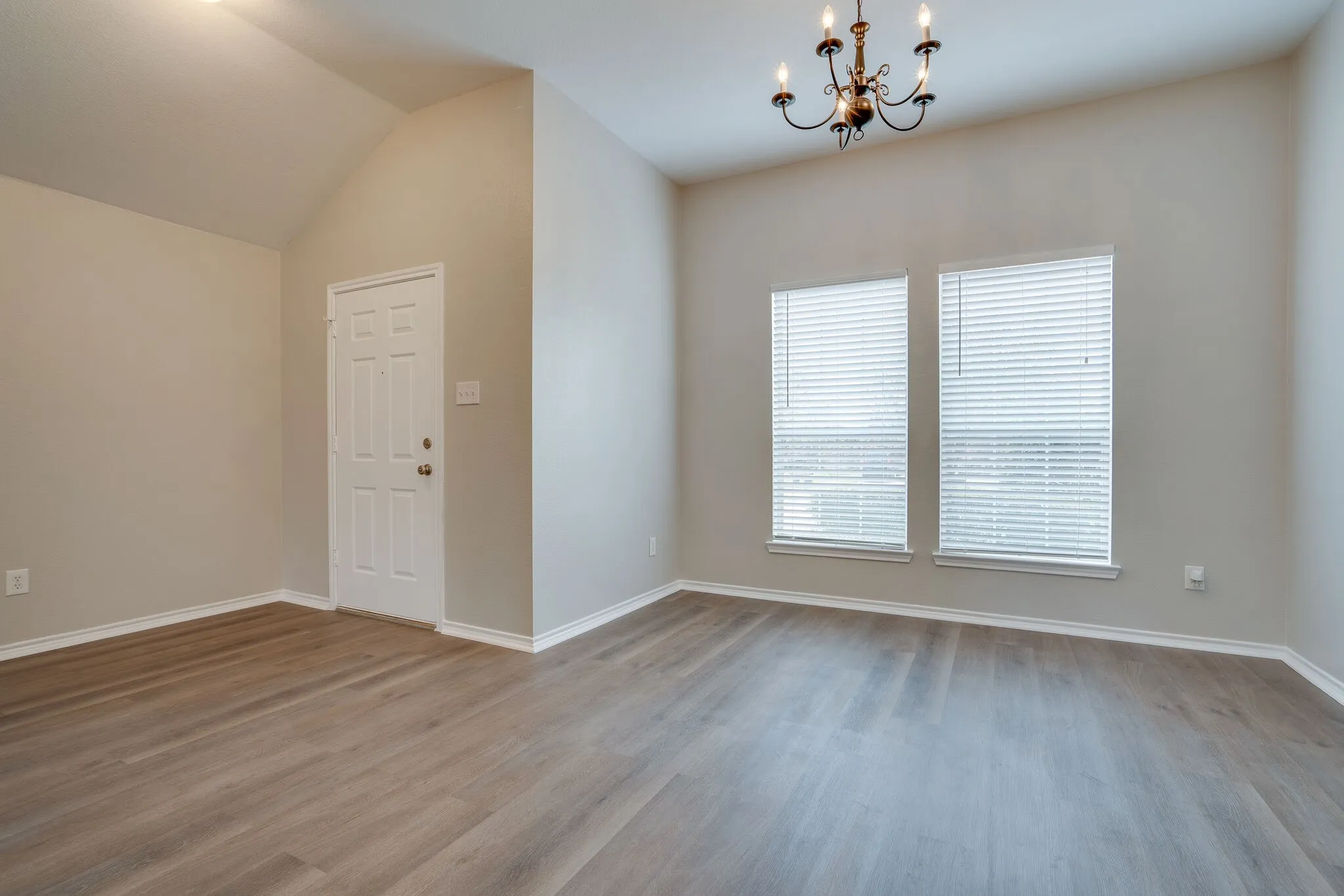 Single Family Residence For Rent in Collin County , 1240 Miller Lane, Celina, Texas 75009, 3 Bedroom, 2 Bathroom, 2 Garage spaces, 1,804 Sqft, built in 2004, mls#21372685, Real Estate Agent in Celina, Homes For Rent in Collin county, Homes For Rent in Celina, Realtor in Celina Texas, Real Estate Brokerage Independent Realty Texas, Luminita Cordes Realtor