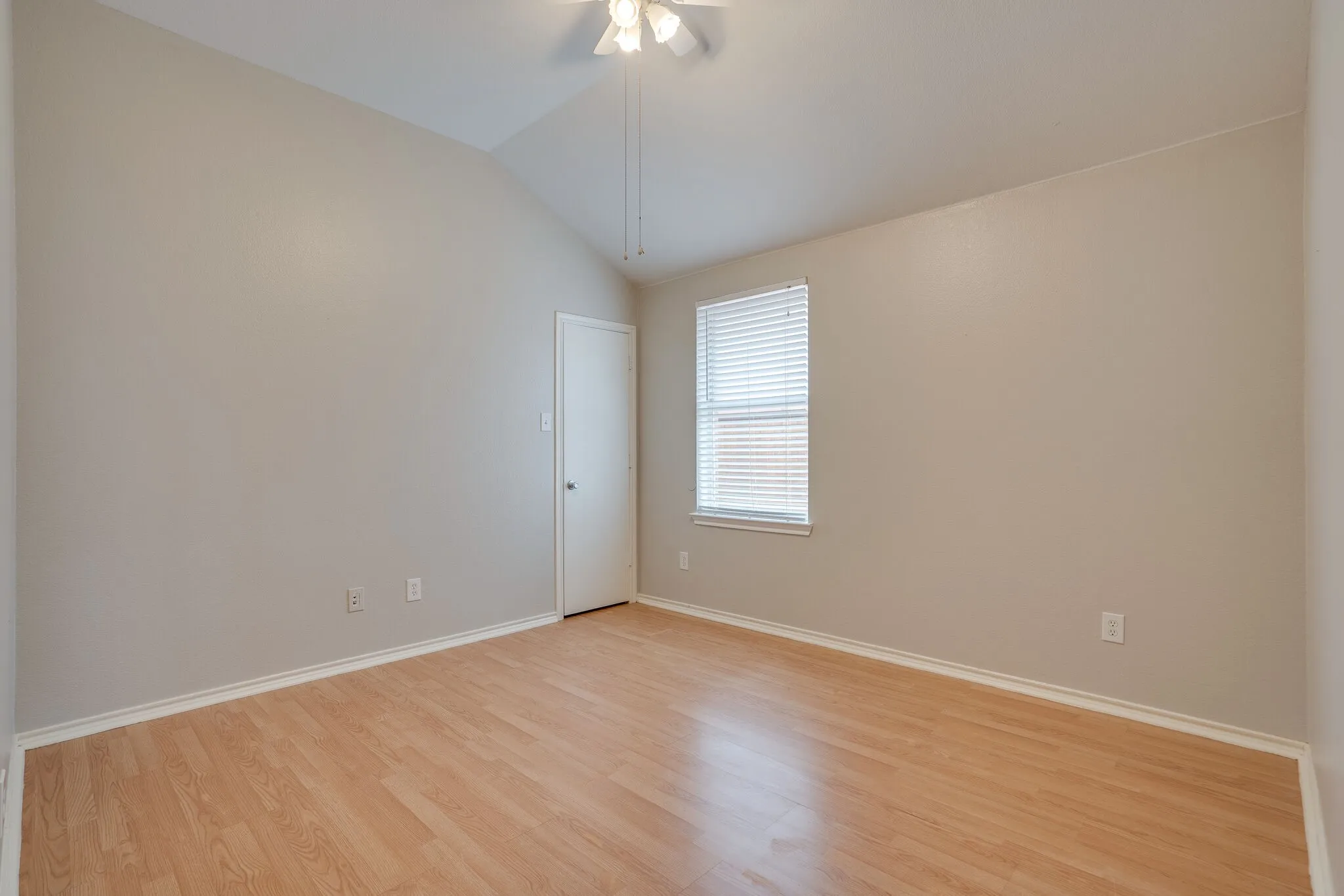 Single Family Residence For Rent in Collin County , 1240 Miller Lane, Celina, Texas 75009, 3 Bedroom, 2 Bathroom, 2 Garage spaces, 1,804 Sqft, built in 2004, mls#21372685, Real Estate Agent in Celina, Homes For Rent in Collin county, Homes For Rent in Celina, Realtor in Celina Texas, Real Estate Brokerage Independent Realty Texas, Luminita Cordes Realtor