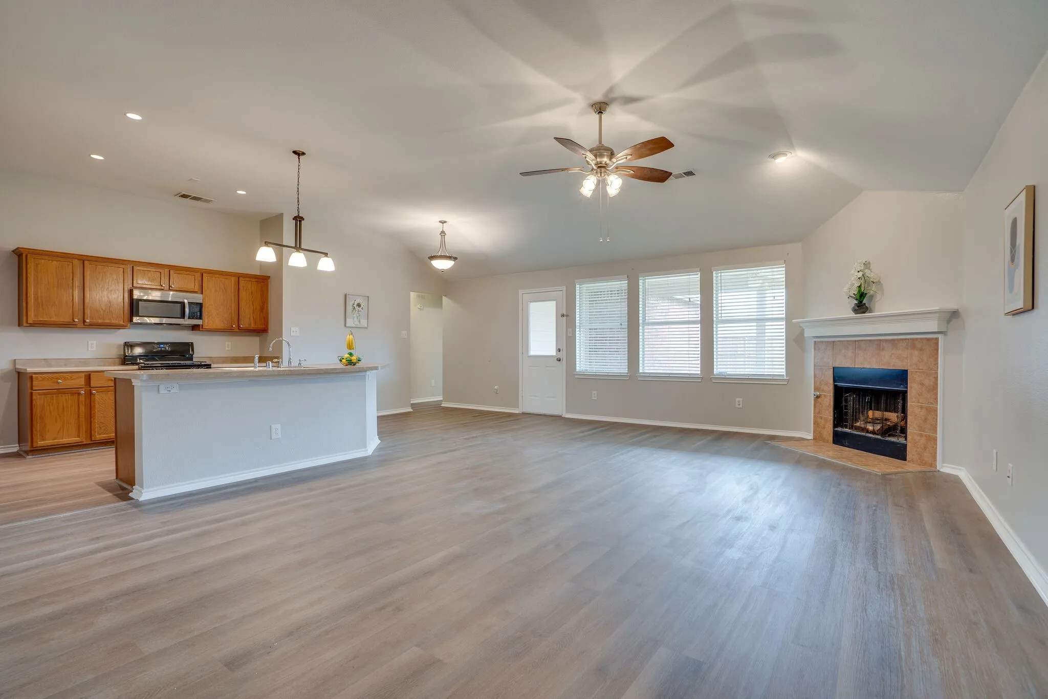 Single Family Residence For Rent in Collin County , 1240 Miller Lane, Celina, Texas 75009, 3 Bedroom, 2 Bathroom, 2 Garage spaces, 1,804 Sqft, built in 2004, mls#21372685, Real Estate Agent in Celina, Homes For Rent in Collin county, Homes For Rent in Celina, Realtor in Celina Texas, Real Estate Brokerage Independent Realty Texas, Luminita Cordes Realtor