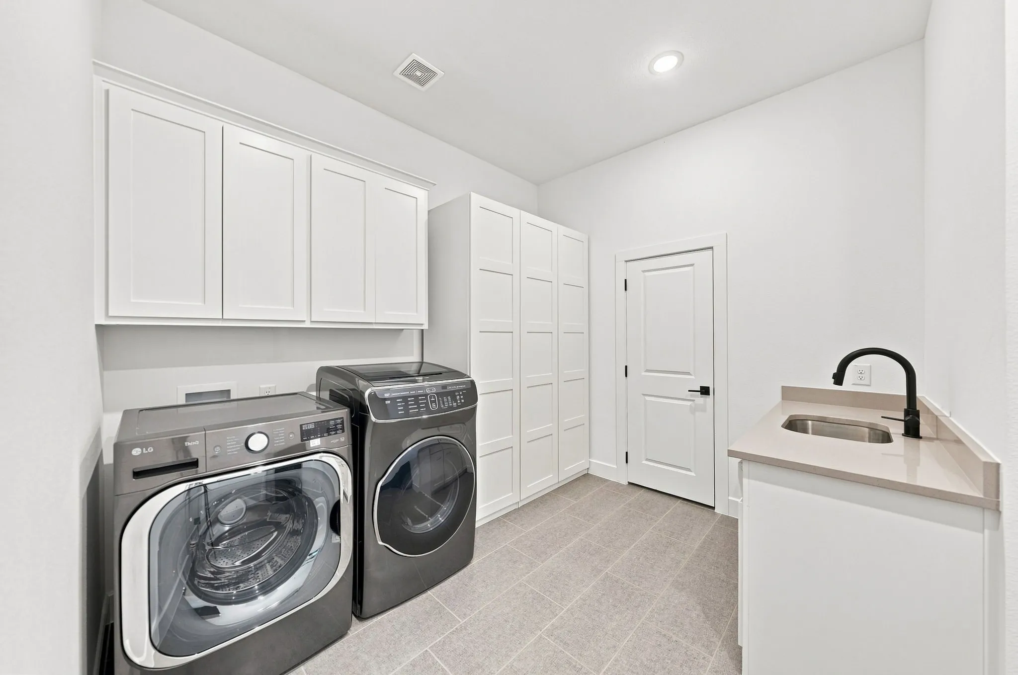 Single Family Residence For Sale in Denton County , 230 Pearland Drive, Prosper, Texas 75078, 4 Bedroom, 5 Bathroom, 3 Garage spaces, 4,052 Sqft, built in 2025, mls#21372686, Real Estate Agent in Prosper, Homes For Sale in Denton county, Homes For Sale in Prosper, Realtor in Prosper Texas, Real Estate Brokerage Independent Realty Texas, Luminita Cordes Realtor
