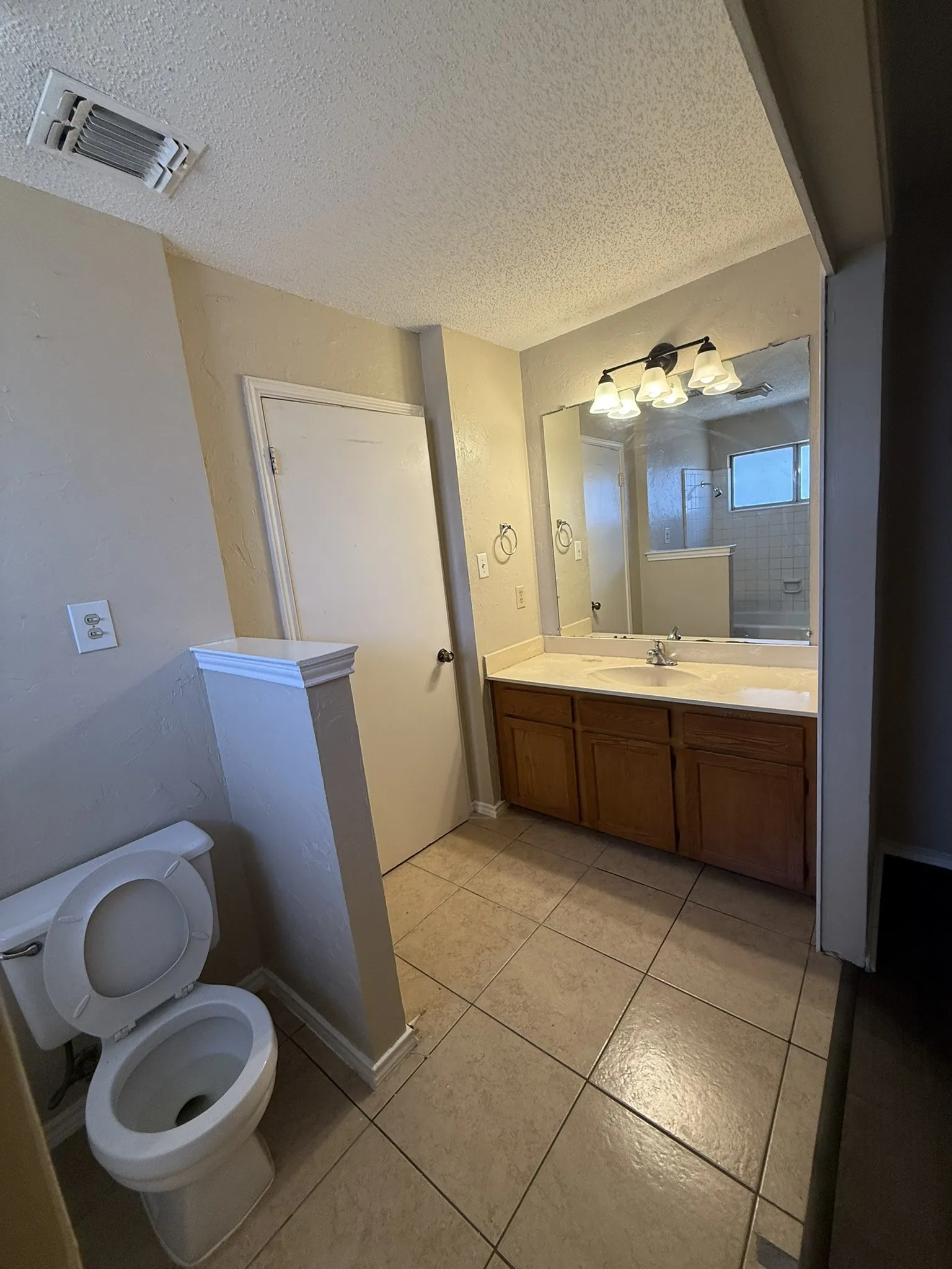 Townhouse For Sale in Dallas County , 4922 Rolling Vista, Mesquite, Texas 75150, 3 Bedroom, 3 Bathroom, 1 Garage spaces, 1,246 Sqft, built in 1984, mls#21372618, Real Estate Agent in Mesquite, Homes For Sale in Dallas county, Homes For Sale in Mesquite, Realtor in Mesquite Texas, Real Estate Brokerage Independent Realty Texas, Luminita Cordes Realtor
