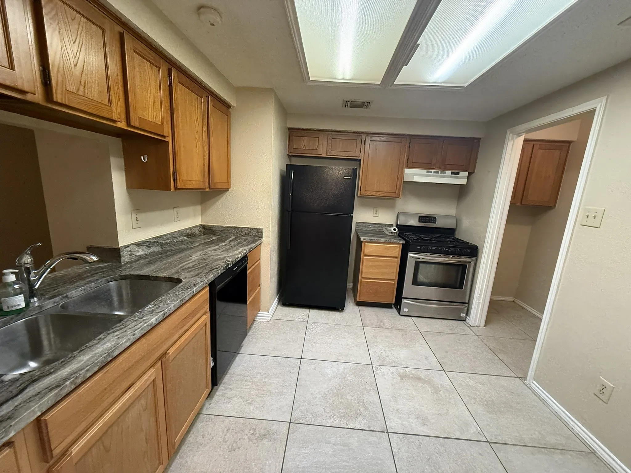 Townhouse For Sale in Dallas County , 4922 Rolling Vista, Mesquite, Texas 75150, 3 Bedroom, 3 Bathroom, 1 Garage spaces, 1,246 Sqft, built in 1984, mls#21372618, Real Estate Agent in Mesquite, Homes For Sale in Dallas county, Homes For Sale in Mesquite, Realtor in Mesquite Texas, Real Estate Brokerage Independent Realty Texas, Luminita Cordes Realtor