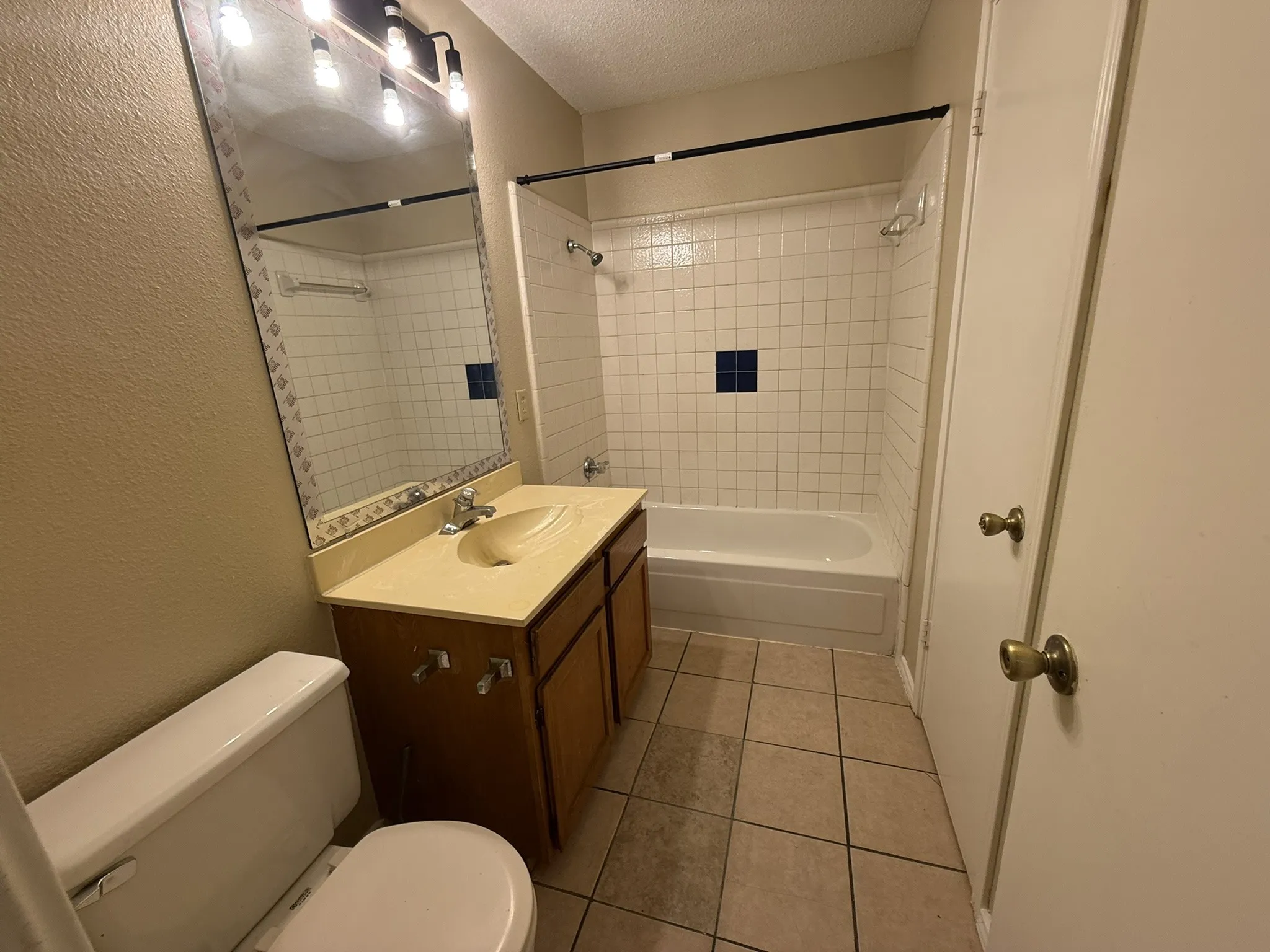 Townhouse For Sale in Dallas County , 4922 Rolling Vista, Mesquite, Texas 75150, 3 Bedroom, 3 Bathroom, 1 Garage spaces, 1,246 Sqft, built in 1984, mls#21372618, Real Estate Agent in Mesquite, Homes For Sale in Dallas county, Homes For Sale in Mesquite, Realtor in Mesquite Texas, Real Estate Brokerage Independent Realty Texas, Luminita Cordes Realtor