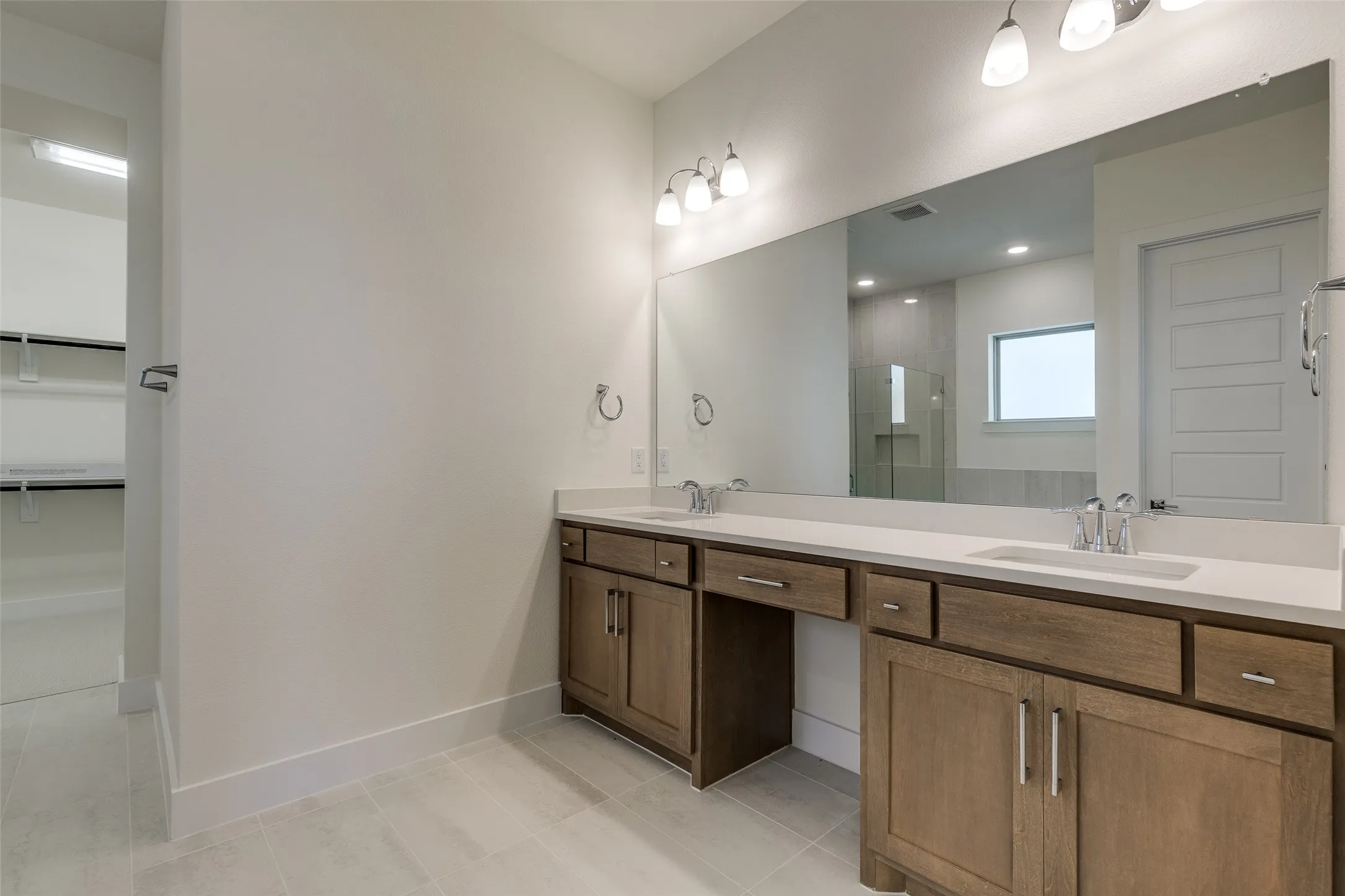 Single Family Residence For Rent in Tarrant County , 3345 Morning Dove Lane, Arlington, Texas 76005, 5 Bedroom, 3 Bathroom, 2 Garage spaces, 2,746 Sqft, built in 2024, mls#21356994, Real Estate Agent in Arlington, Homes For Rent in Tarrant county, Homes For Rent in Arlington, Realtor in Arlington Texas, Real Estate Brokerage Independent Realty Texas, Luminita Cordes Realtor