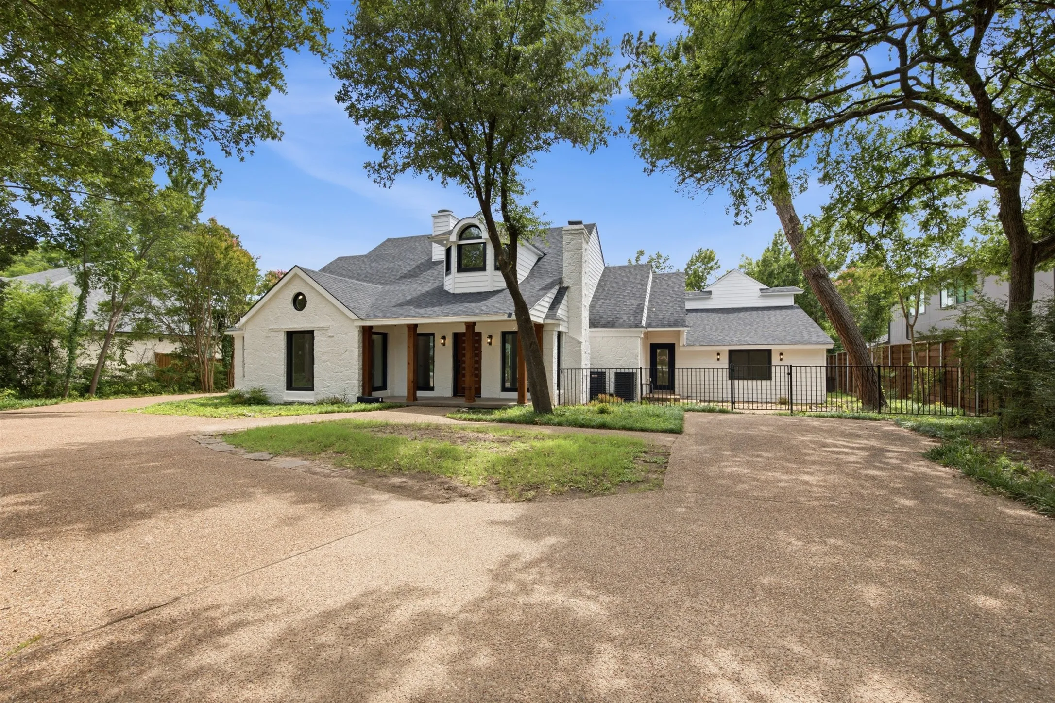 Single Family Residence For Sale in Dallas County , 1521 El Campo, Dallas, Texas 75218, 4 Bedroom, 3 Bathroom, 2 Garage spaces, 4,520 Sqft, built in 1945, mls#21372689, Real Estate Agent in Dallas, Homes For Sale in Dallas county, Homes For Sale in Dallas, Realtor in Dallas Texas, Real Estate Brokerage Independent Realty Texas, Luminita Cordes Realtor