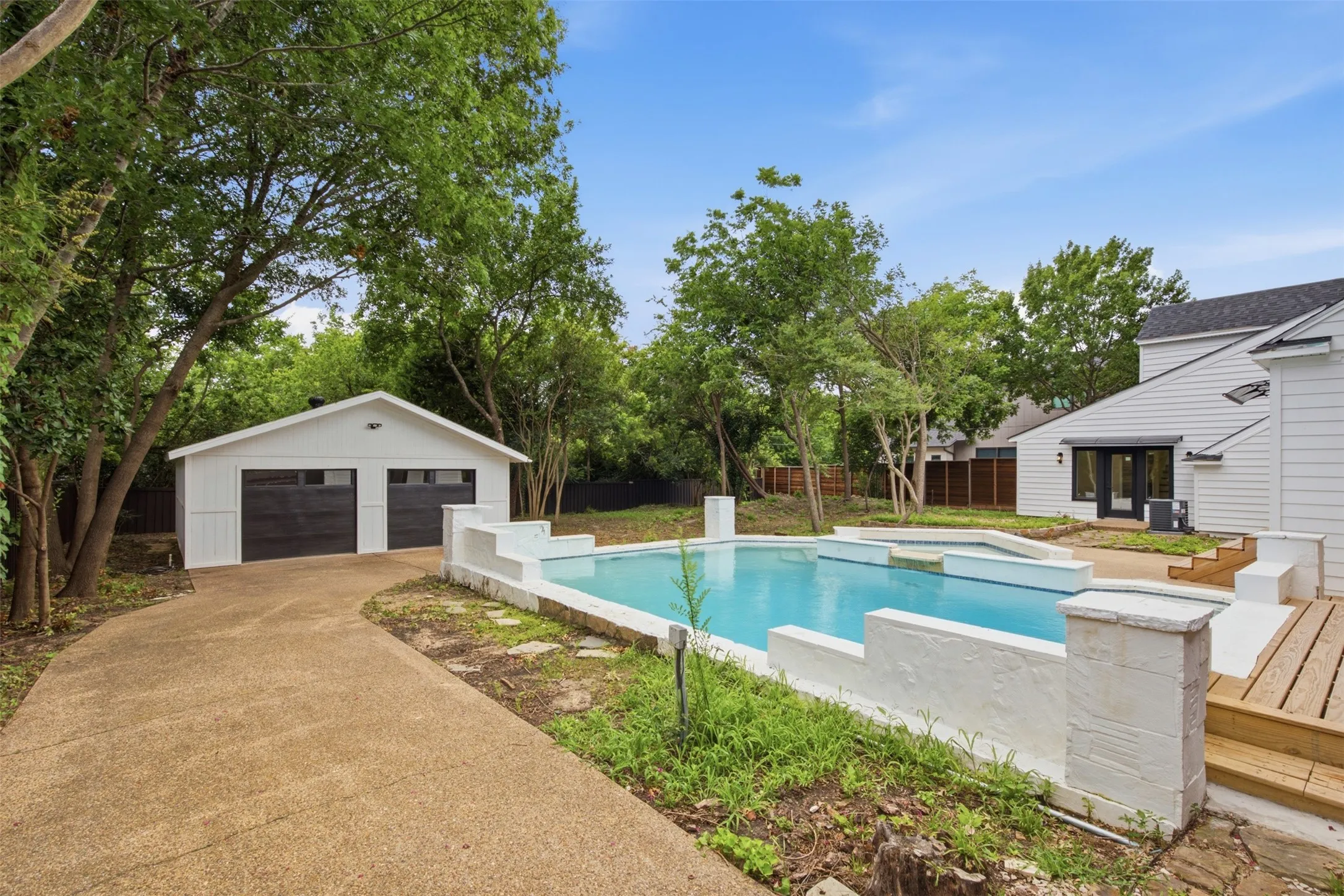 Single Family Residence For Sale in Dallas County , 1521 El Campo, Dallas, Texas 75218, 4 Bedroom, 3 Bathroom, 2 Garage spaces, 4,520 Sqft, built in 1945, mls#21372689, Real Estate Agent in Dallas, Homes For Sale in Dallas county, Homes For Sale in Dallas, Realtor in Dallas Texas, Real Estate Brokerage Independent Realty Texas, Luminita Cordes Realtor