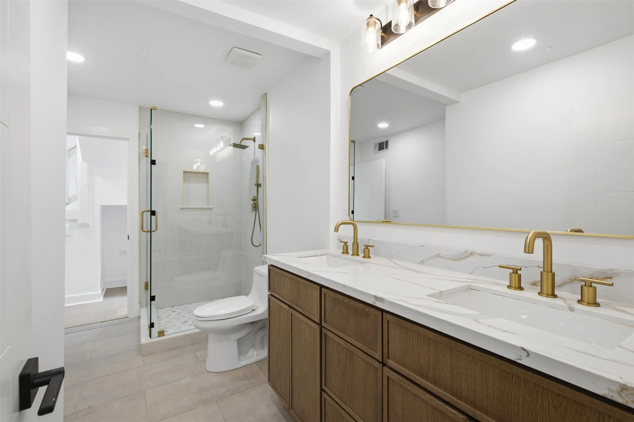 Single Family Residence For Sale in Dallas County , 1521 El Campo, Dallas, Texas 75218, 4 Bedroom, 3 Bathroom, 2 Garage spaces, 4,520 Sqft, built in 1945, mls#21372689, Real Estate Agent in Dallas, Homes For Sale in Dallas county, Homes For Sale in Dallas, Realtor in Dallas Texas, Real Estate Brokerage Independent Realty Texas, Luminita Cordes Realtor
