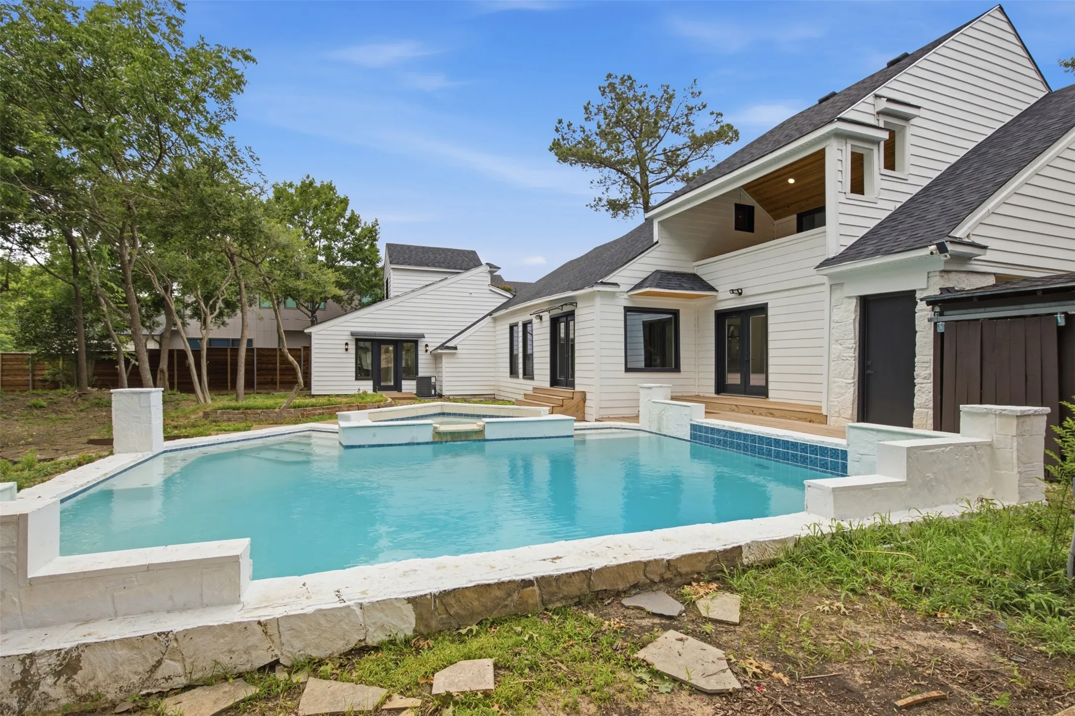 Single Family Residence For Sale in Dallas County , 1521 El Campo, Dallas, Texas 75218, 4 Bedroom, 3 Bathroom, 2 Garage spaces, 4,520 Sqft, built in 1945, mls#21372689, Real Estate Agent in Dallas, Homes For Sale in Dallas county, Homes For Sale in Dallas, Realtor in Dallas Texas, Real Estate Brokerage Independent Realty Texas, Luminita Cordes Realtor