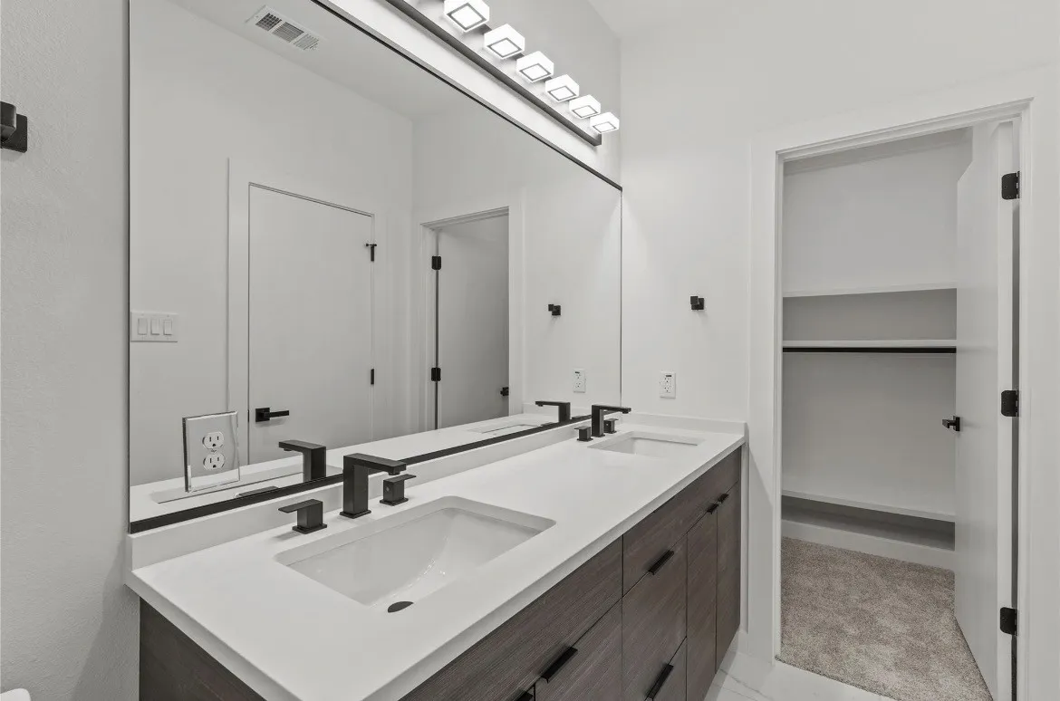 Duplex For Rent in Dallas County , 3625 Mount Royal Street, Dallas, Texas 75211, 3 Bedroom, 2 Bathroom, Garage spaces, 1,360 Sqft, built in 2025, mls#21371960, Real Estate Agent in Dallas, Homes For Rent in Dallas county, Homes For Rent in Dallas, Realtor in Dallas Texas, Real Estate Brokerage Independent Realty Texas, Luminita Cordes Realtor