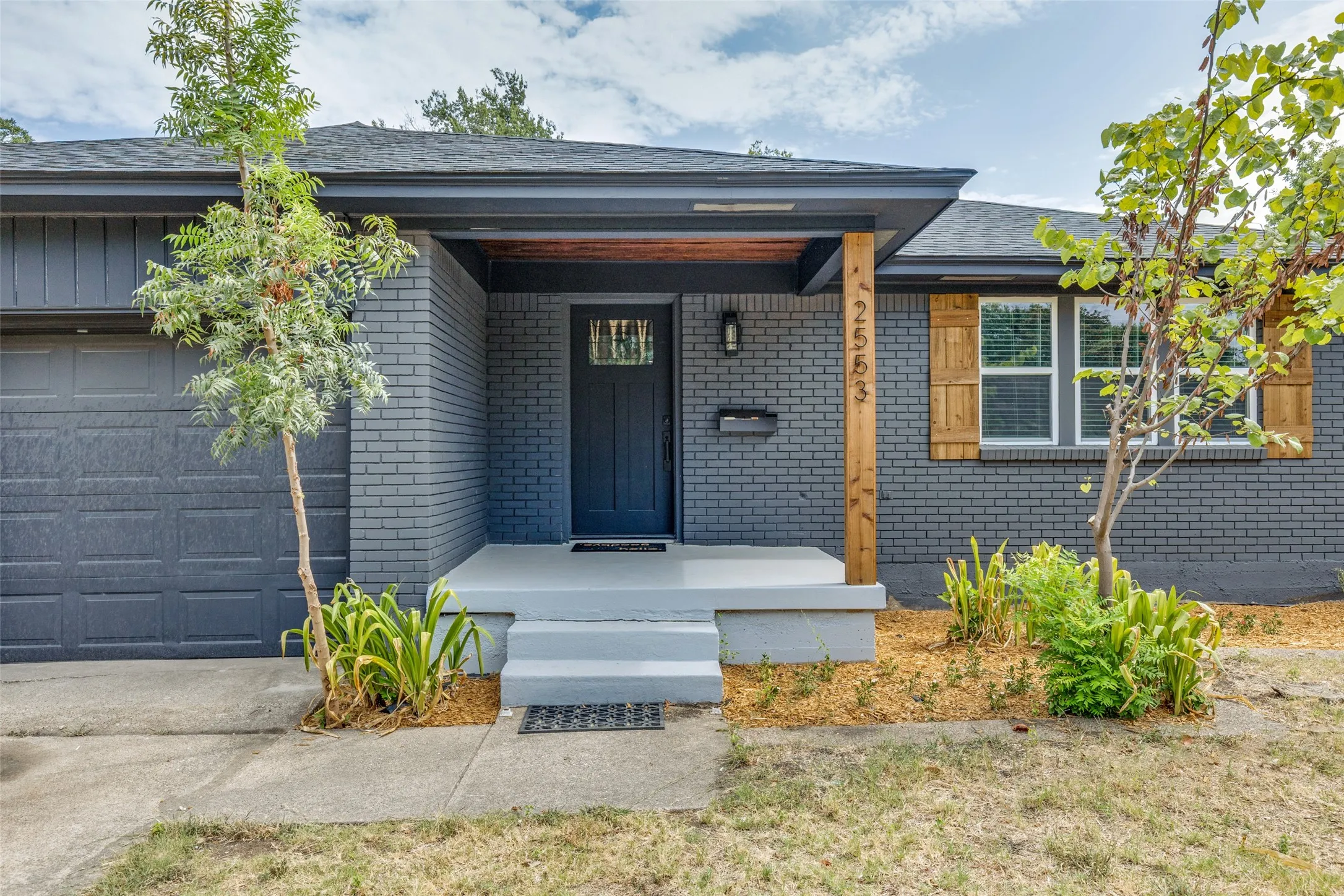 Single Family Residence For Sale in Dallas County , 2553 Dorrington Drive, Dallas, Texas 75228, 3 Bedroom, 2 Bathroom, 2 Garage spaces, 1,601 Sqft, built in 1958, mls#21372690, Real Estate Agent in Dallas, Homes For Sale in Dallas county, Homes For Sale in Dallas, Realtor in Dallas Texas, Real Estate Brokerage Independent Realty Texas, Luminita Cordes Realtor