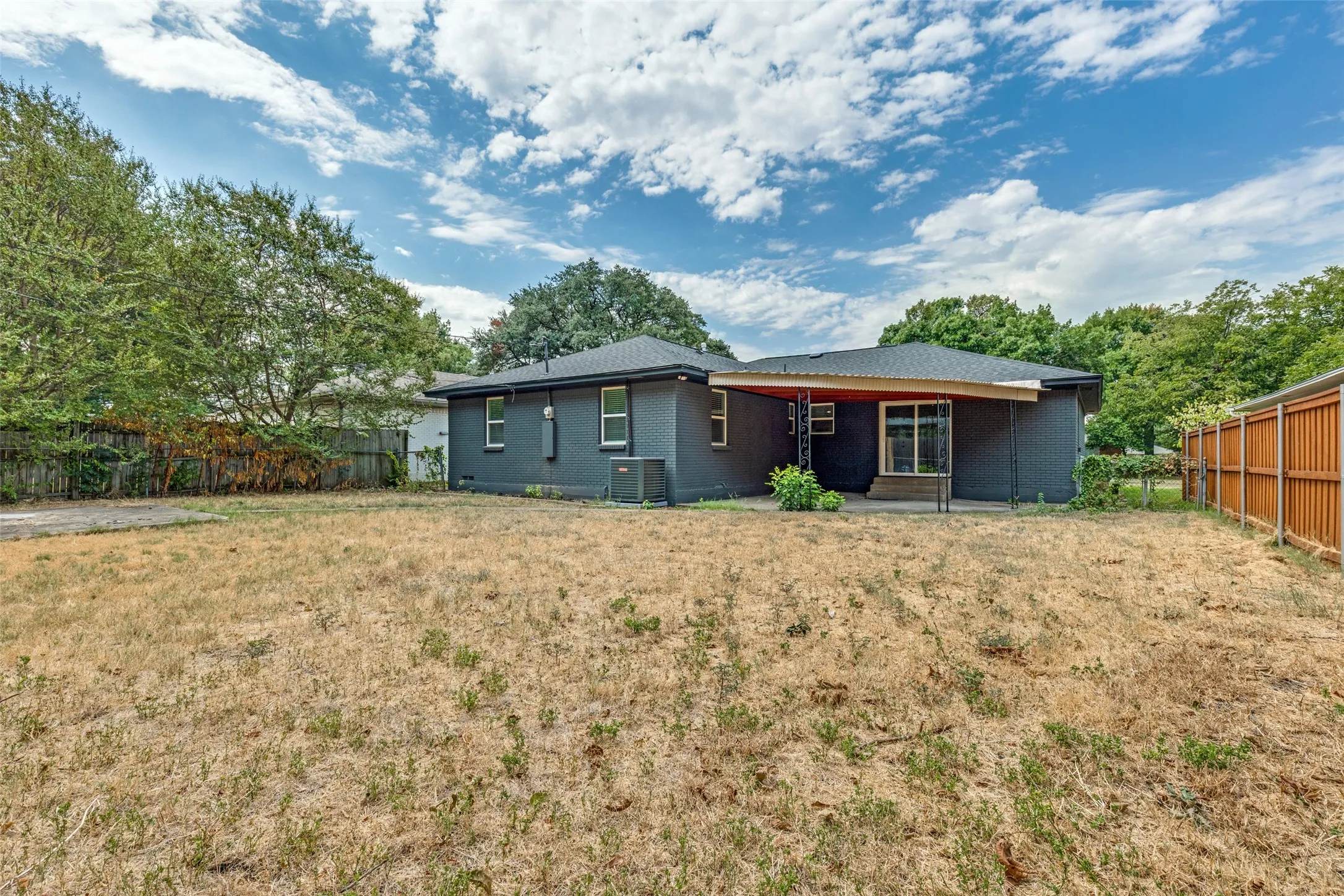 Single Family Residence For Sale in Dallas County , 2553 Dorrington Drive, Dallas, Texas 75228, 3 Bedroom, 2 Bathroom, 2 Garage spaces, 1,601 Sqft, built in 1958, mls#21372690, Real Estate Agent in Dallas, Homes For Sale in Dallas county, Homes For Sale in Dallas, Realtor in Dallas Texas, Real Estate Brokerage Independent Realty Texas, Luminita Cordes Realtor