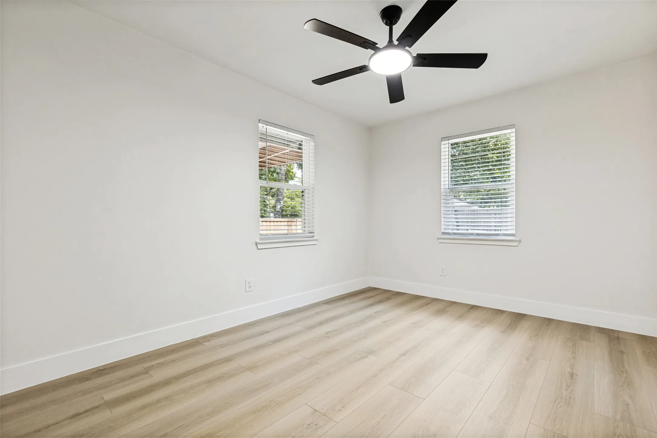 Single Family Residence For Sale in Dallas County , 2553 Dorrington Drive, Dallas, Texas 75228, 3 Bedroom, 2 Bathroom, 2 Garage spaces, 1,601 Sqft, built in 1958, mls#21372690, Real Estate Agent in Dallas, Homes For Sale in Dallas county, Homes For Sale in Dallas, Realtor in Dallas Texas, Real Estate Brokerage Independent Realty Texas, Luminita Cordes Realtor