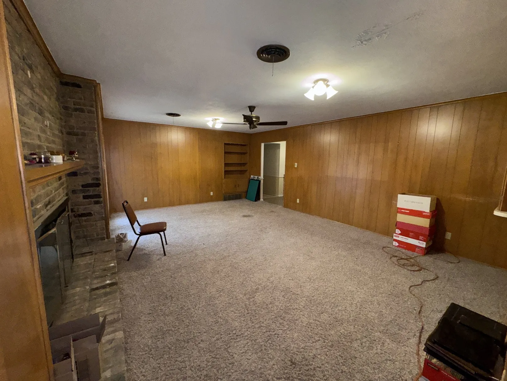 Single Family Residence For Sale in Dallas County , 806 Sharpshire Street, Grand Prairie, Texas 75050, 3 Bedroom, 2 Bathroom, 2 Garage spaces, 2,181 Sqft, built in 1962, mls#21372687, Real Estate Agent in Grand Prairie, Homes For Sale in Dallas county, Homes For Sale in Grand Prairie, Realtor in Grand Prairie Texas, Real Estate Brokerage Independent Realty Texas, Luminita Cordes Realtor