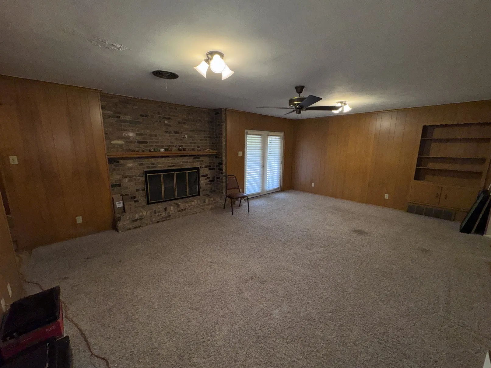 Single Family Residence For Sale in Dallas County , 806 Sharpshire Street, Grand Prairie, Texas 75050, 3 Bedroom, 2 Bathroom, 2 Garage spaces, 2,181 Sqft, built in 1962, mls#21372687, Real Estate Agent in Grand Prairie, Homes For Sale in Dallas county, Homes For Sale in Grand Prairie, Realtor in Grand Prairie Texas, Real Estate Brokerage Independent Realty Texas, Luminita Cordes Realtor