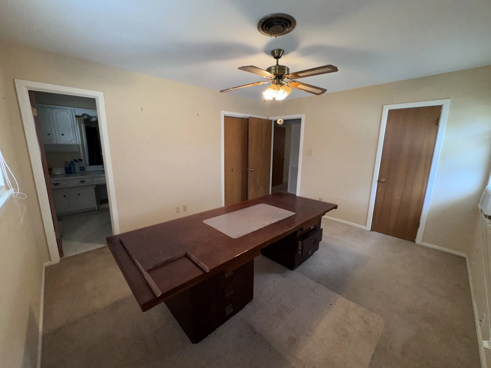 Single Family Residence For Sale in Dallas County , 806 Sharpshire Street, Grand Prairie, Texas 75050, 3 Bedroom, 2 Bathroom, 2 Garage spaces, 2,181 Sqft, built in 1962, mls#21372687, Real Estate Agent in Grand Prairie, Homes For Sale in Dallas county, Homes For Sale in Grand Prairie, Realtor in Grand Prairie Texas, Real Estate Brokerage Independent Realty Texas, Luminita Cordes Realtor