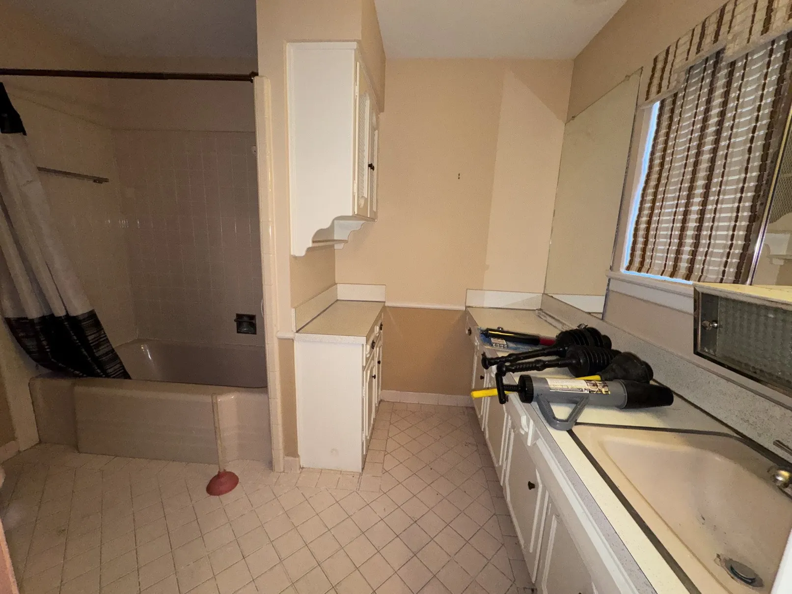 Single Family Residence For Sale in Dallas County , 806 Sharpshire Street, Grand Prairie, Texas 75050, 3 Bedroom, 2 Bathroom, 2 Garage spaces, 2,181 Sqft, built in 1962, mls#21372687, Real Estate Agent in Grand Prairie, Homes For Sale in Dallas county, Homes For Sale in Grand Prairie, Realtor in Grand Prairie Texas, Real Estate Brokerage Independent Realty Texas, Luminita Cordes Realtor